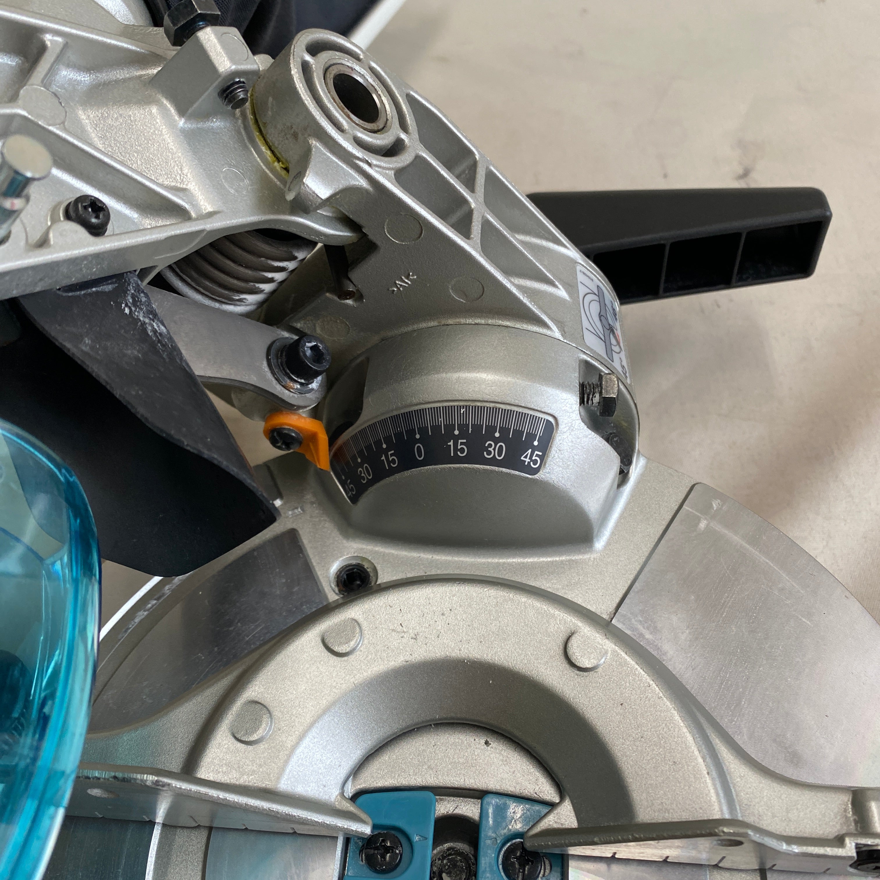 【送料無料】_ makita_(マキタ)_165ミリ充電式卓上マルノコ_LS600D 18Vアルミベース 本体のみ_ 中古品