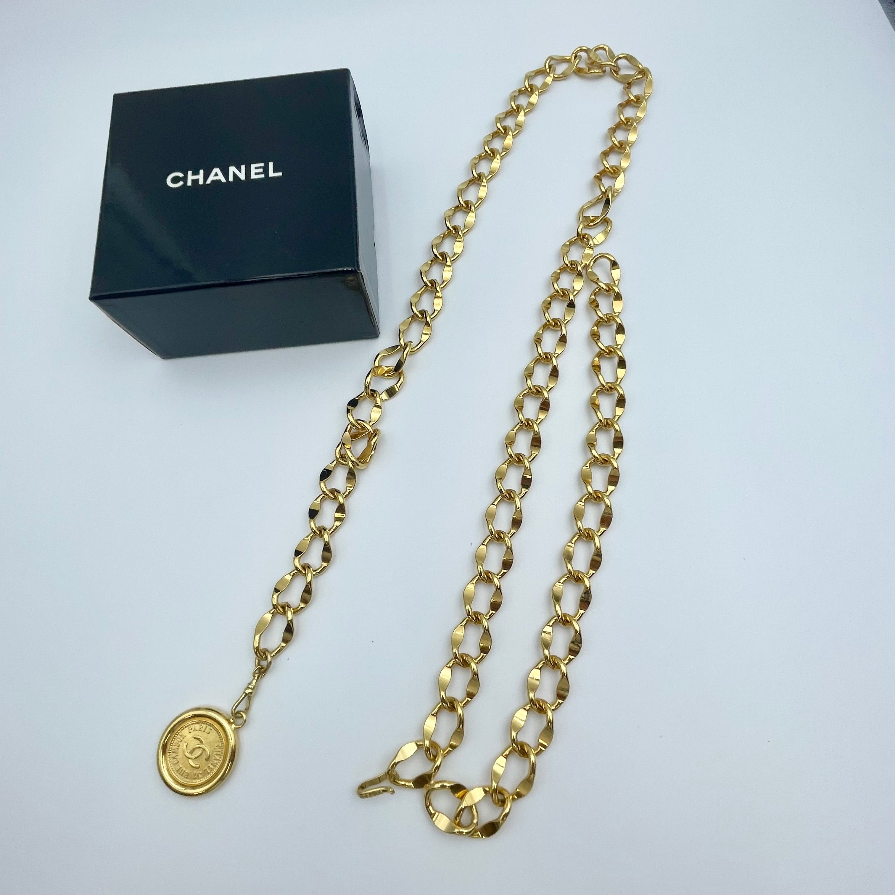 CHANEL_(シャネル)_コインモチーフ_ ゴールドメタルチェーンベルト_ 中古品