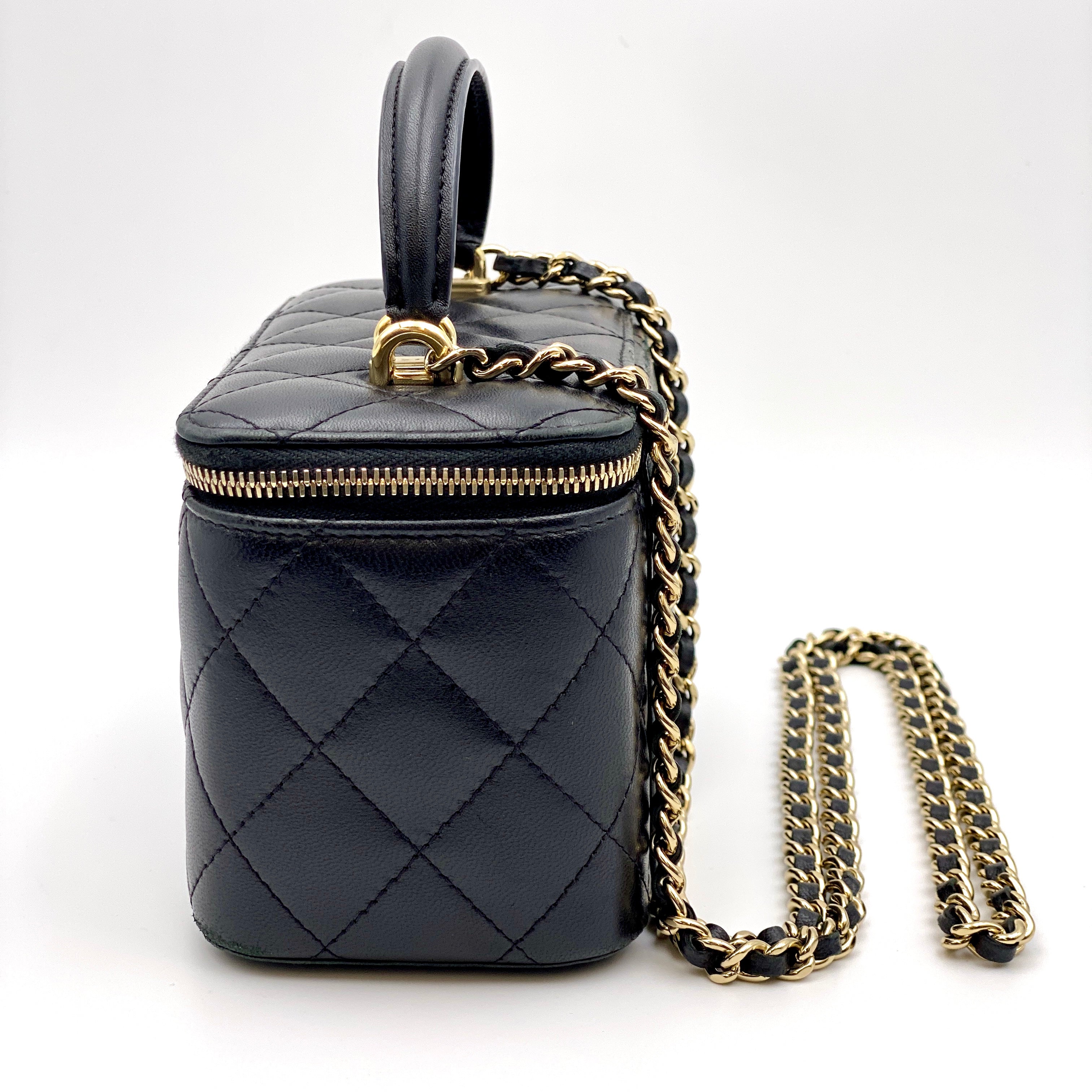 【送料無料】_CHANEL_(シャネル)_AP2199 スモールバニティケース_チェーンショルダー_マトラッセ/ラムスキン_中古品