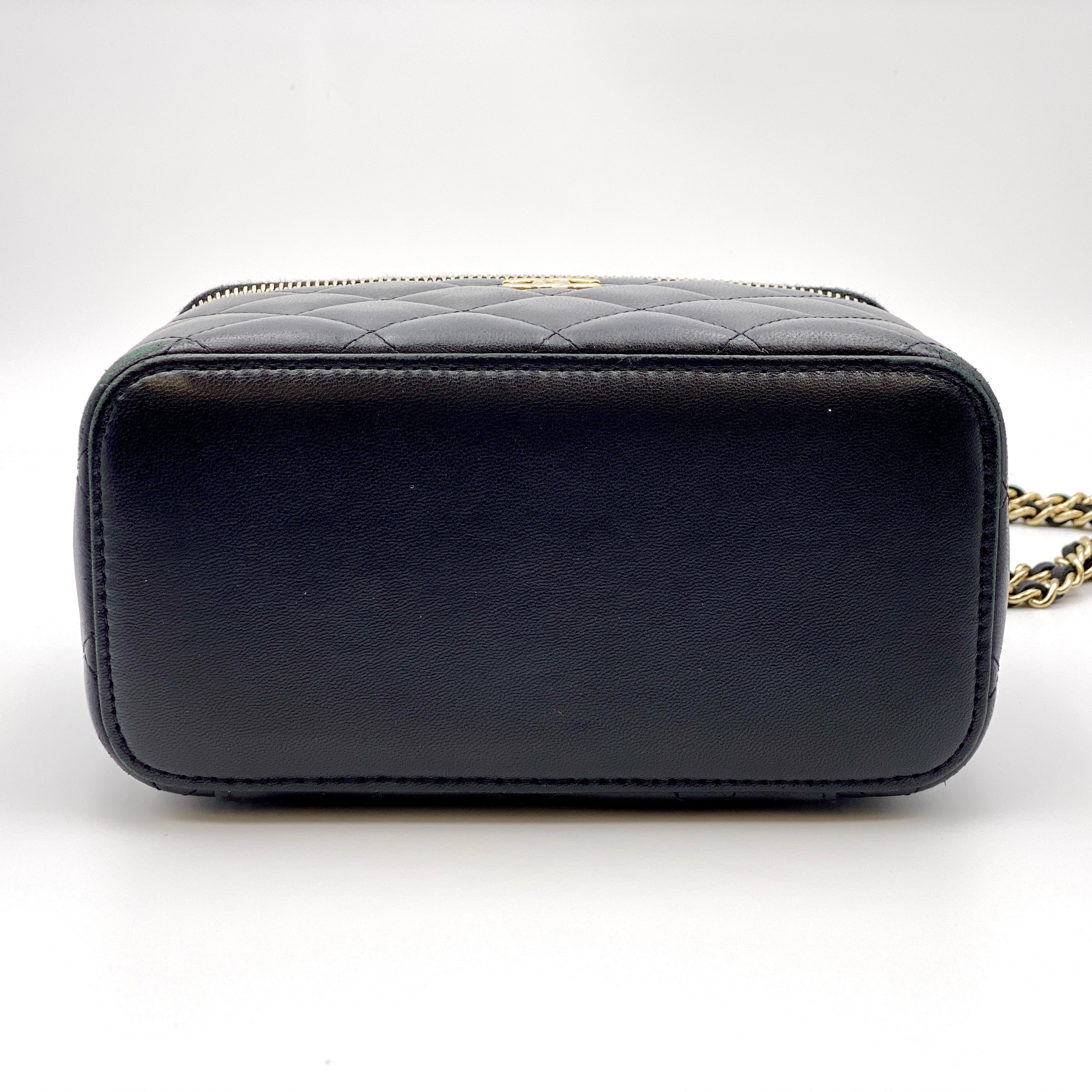 【送料無料】_CHANEL_(シャネル)_AP2199 スモールバニティケース_チェーンショルダー_マトラッセ/ラムスキン_中古品