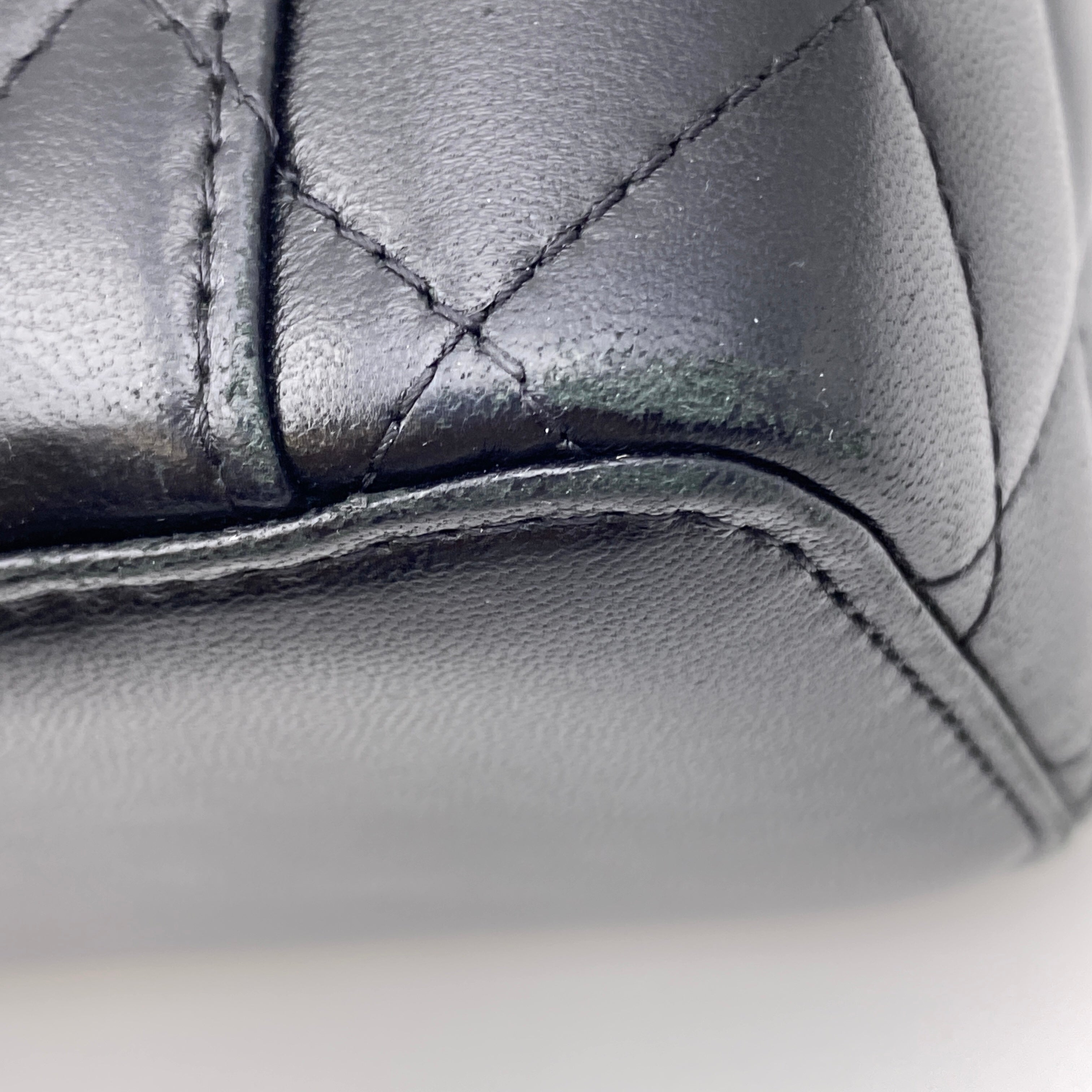 【送料無料】_CHANEL_(シャネル)_AP2199 スモールバニティケース_チェーンショルダー_マトラッセ/ラムスキン_中古品