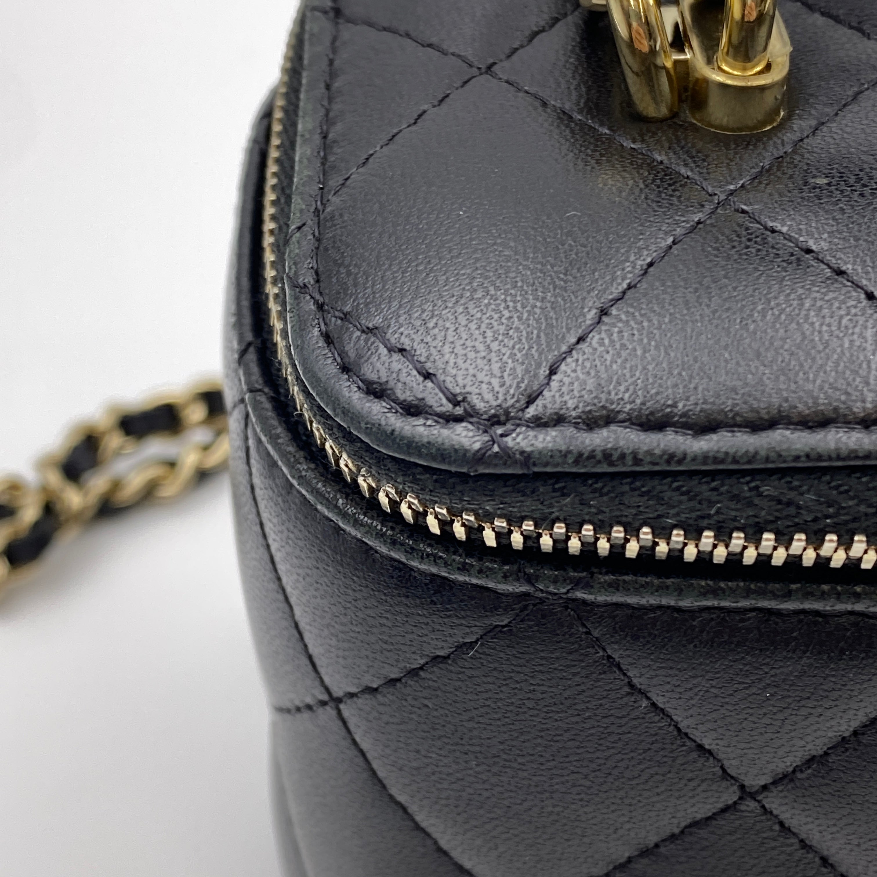 【送料無料】_CHANEL_(シャネル)_AP2199 スモールバニティケース_チェーンショルダー_マトラッセ/ラムスキン_中古品