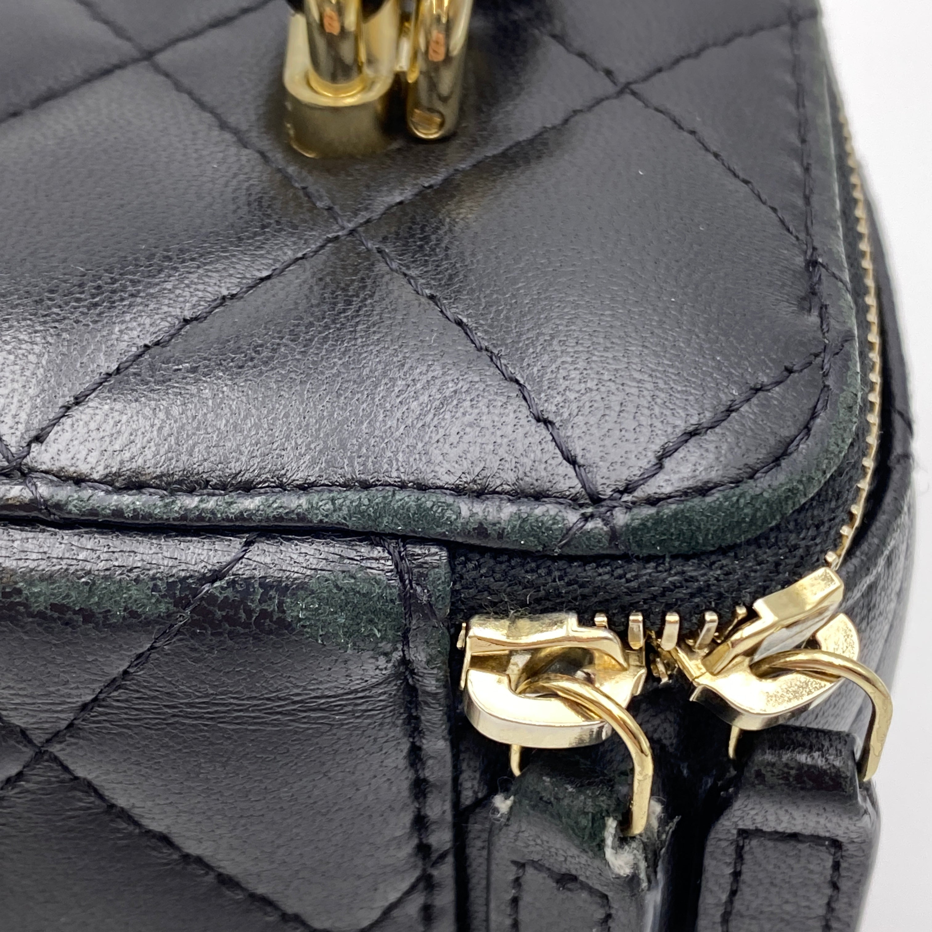 【送料無料】_CHANEL_(シャネル)_AP2199 スモールバニティケース_チェーンショルダー_マトラッセ/ラムスキン_中古品