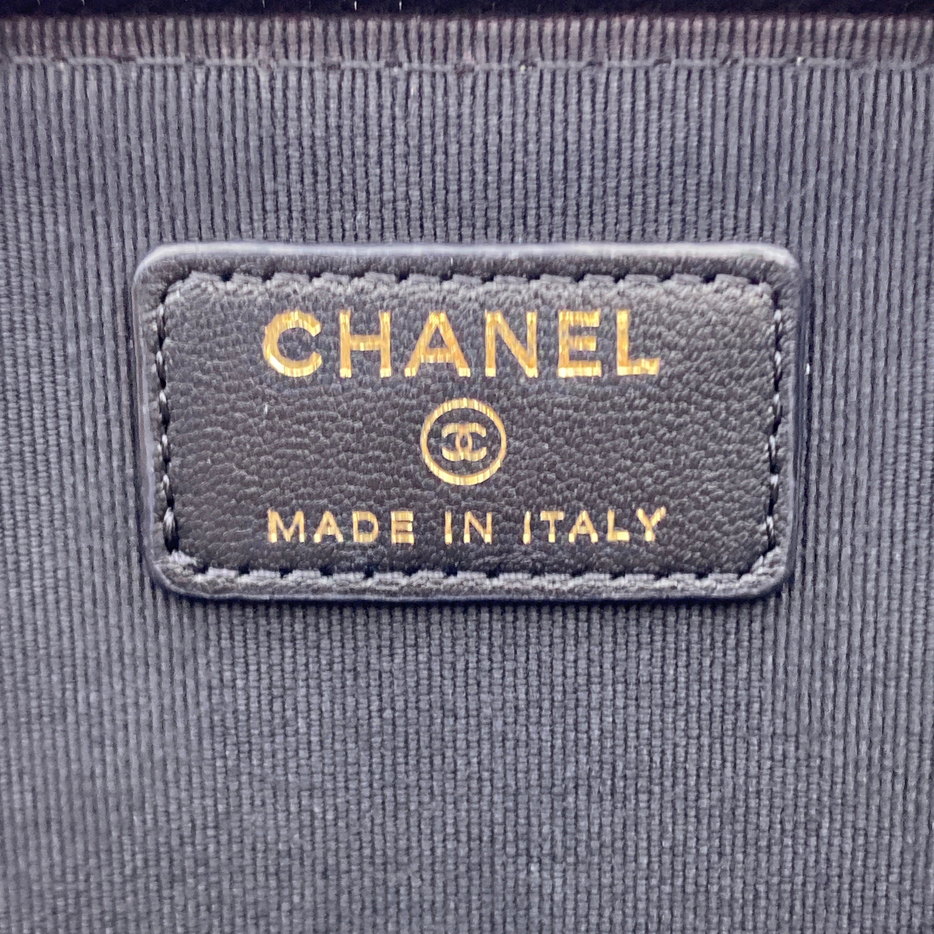 【送料無料】_CHANEL_(シャネル)_AP2199 スモールバニティケース_チェーンショルダー_マトラッセ/ラムスキン_中古品