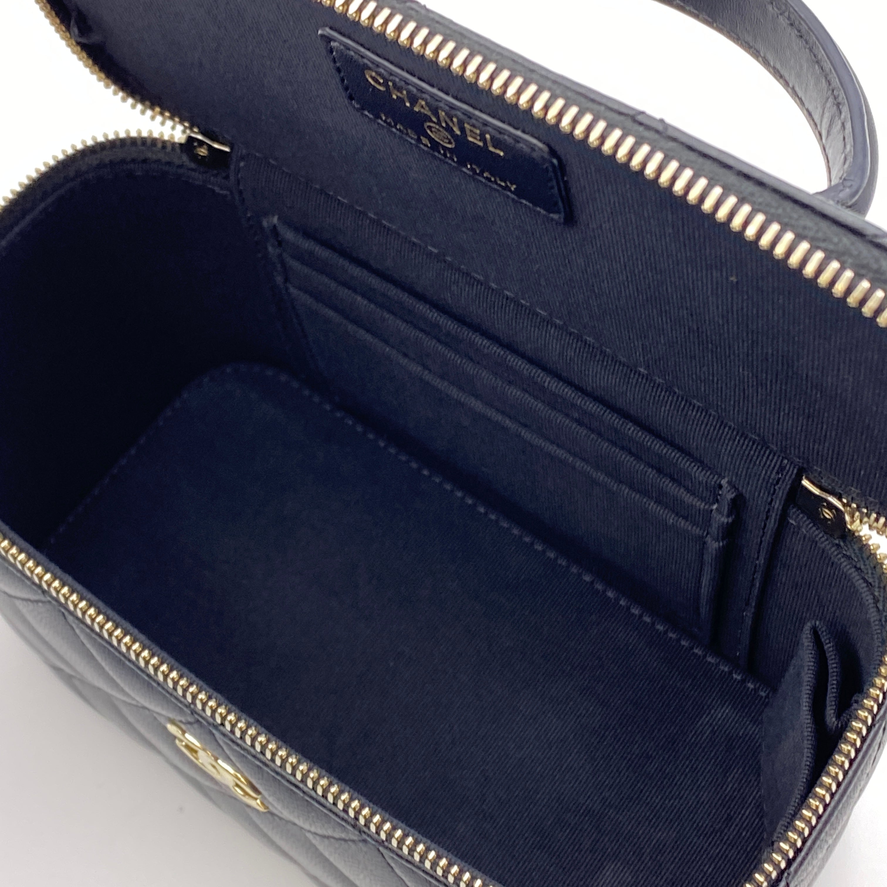 【送料無料】_CHANEL_(シャネル)_AP2199 スモールバニティケース_チェーンショルダー_マトラッセ/ラムスキン_中古品