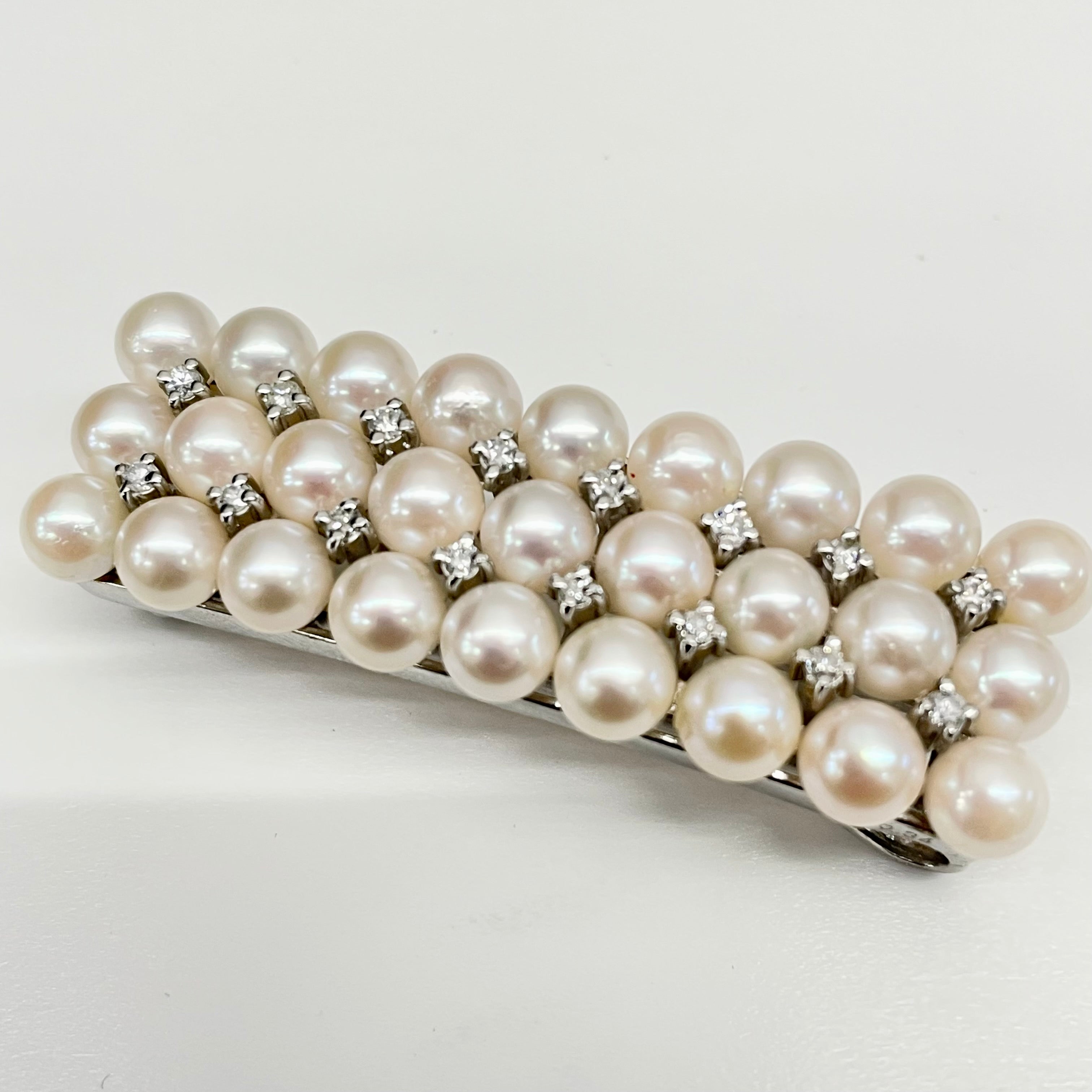 【送料無料】_ ノンブランド_ パール三列帯留_真珠5.2〜5.4㎜_ダイヤ 0.34ct/Pt900総重量23.3g_中古品