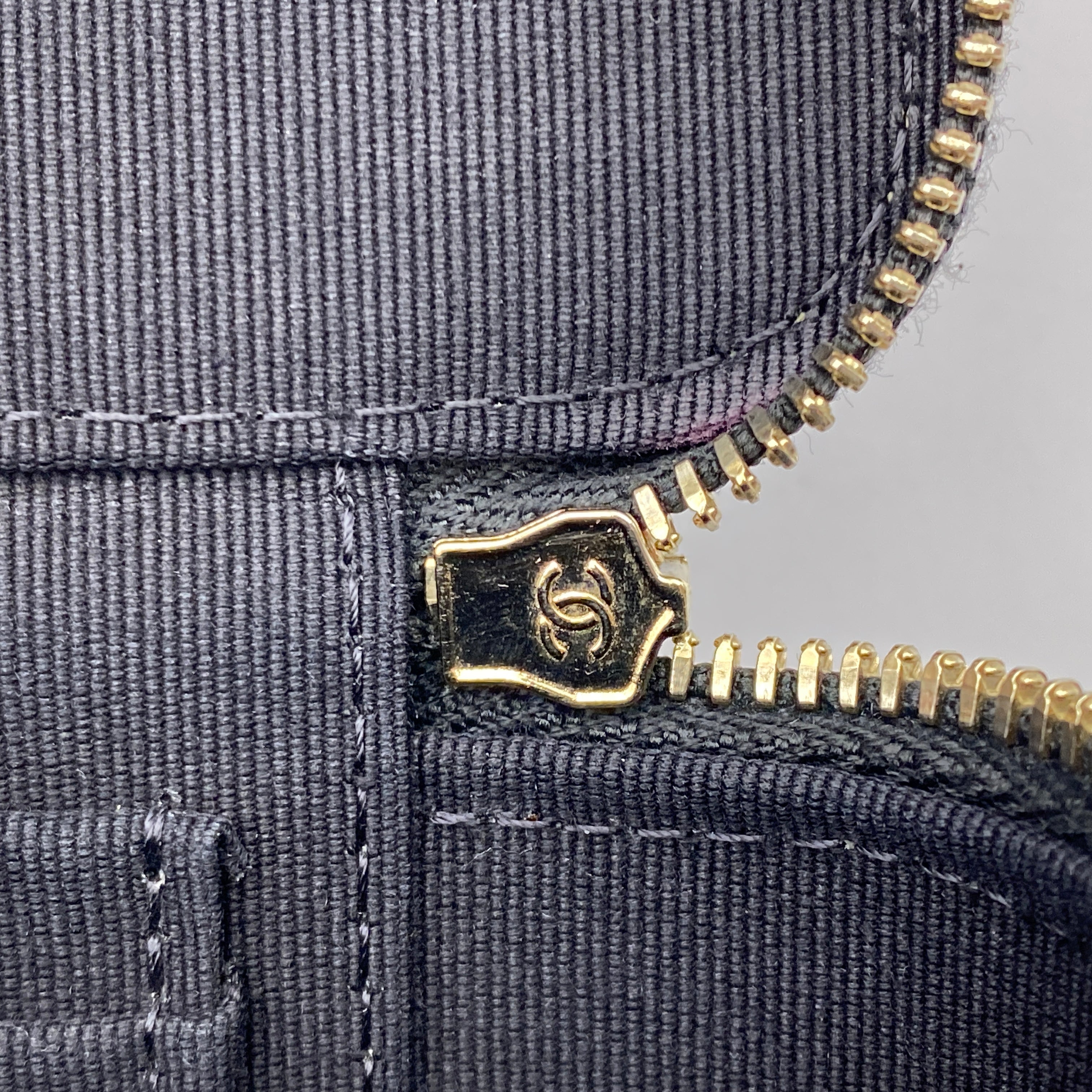 【送料無料】_CHANEL_(シャネル)_AP2199 スモールバニティケース_チェーンショルダー_マトラッセ/ラムスキン_中古品