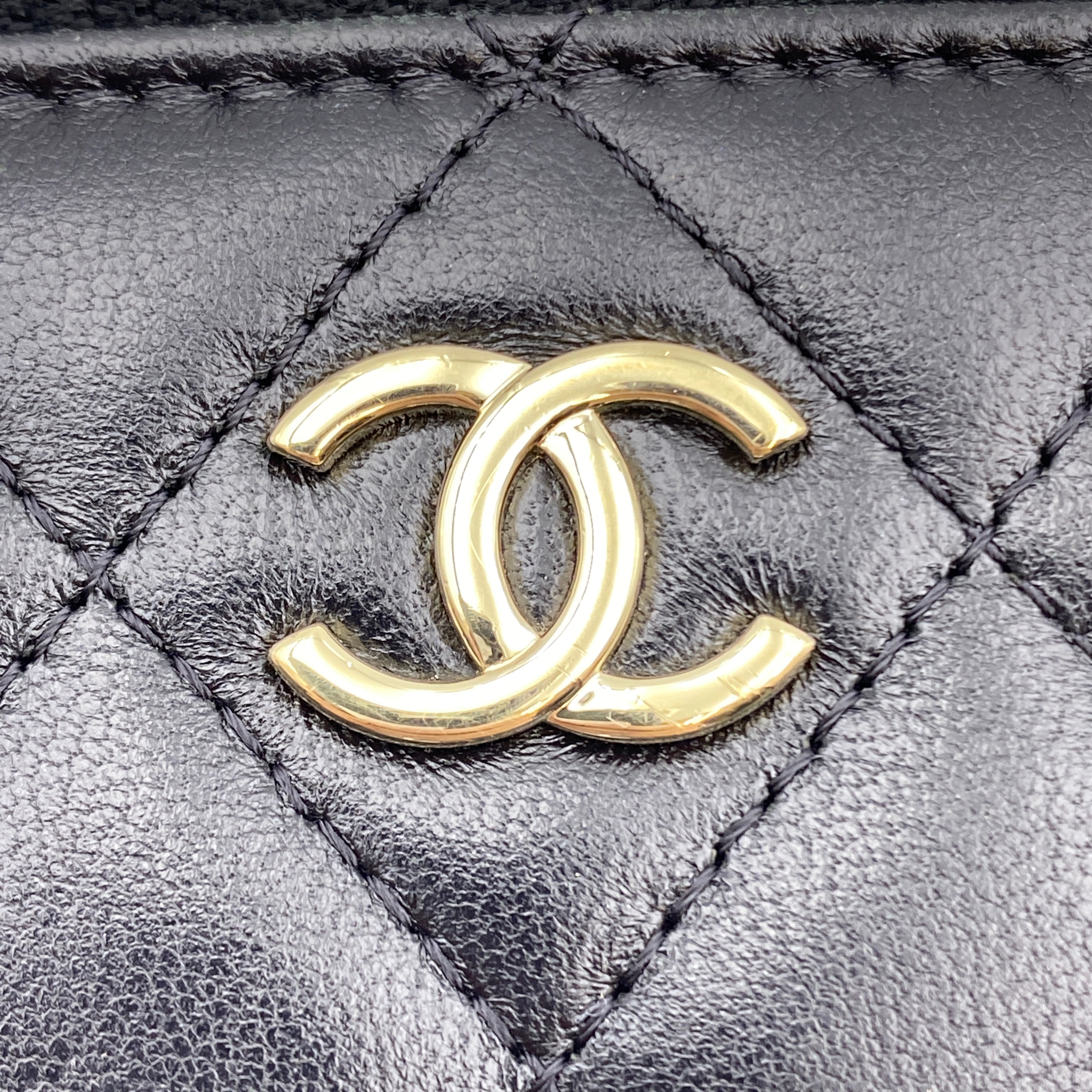【送料無料】_CHANEL_(シャネル)_AP2199 スモールバニティケース_チェーンショルダー_マトラッセ/ラムスキン_中古品
