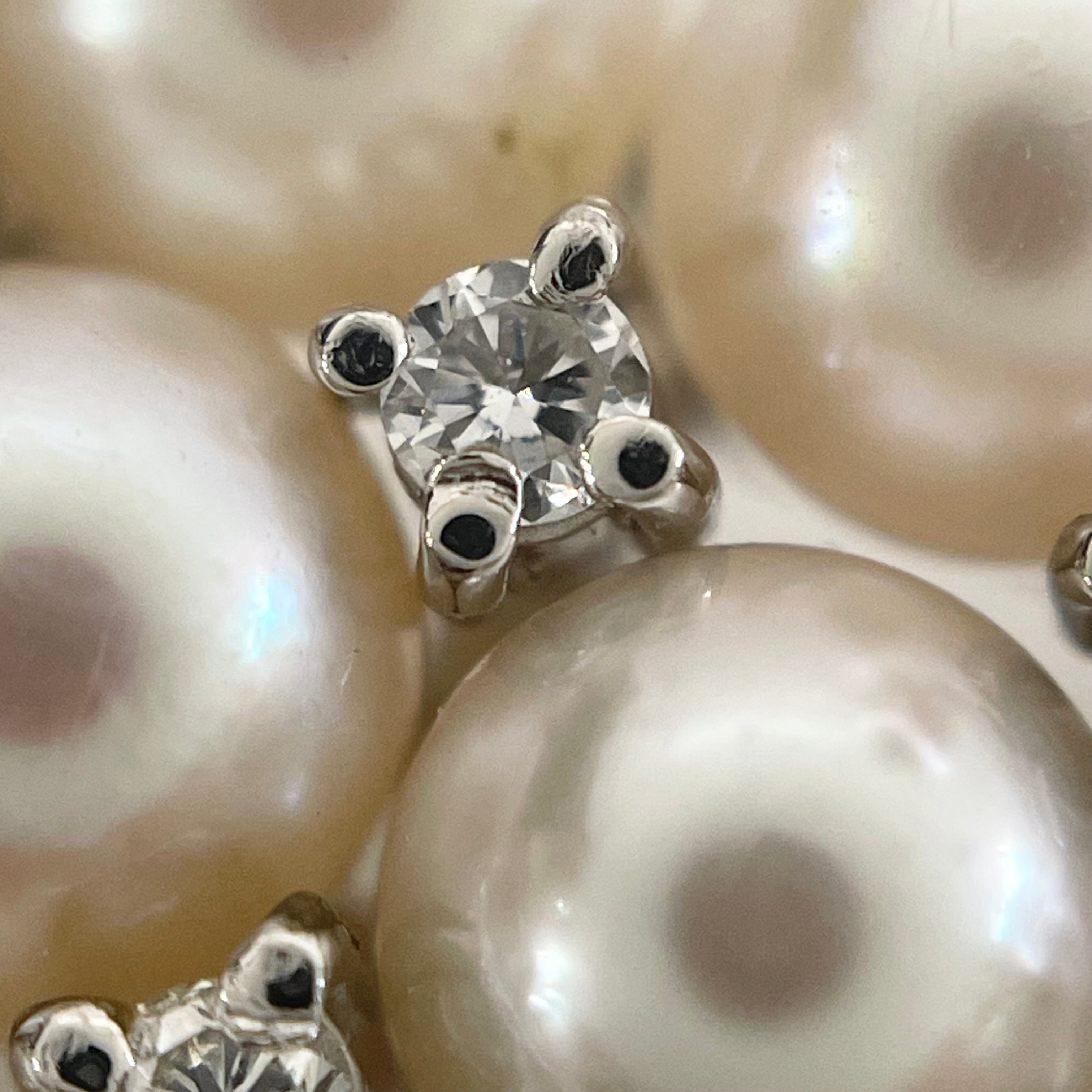 【送料無料】_ ノンブランド_ パール三列帯留_真珠5.2〜5.4㎜_ダイヤ 0.34ct/Pt900総重量23.3g_中古品