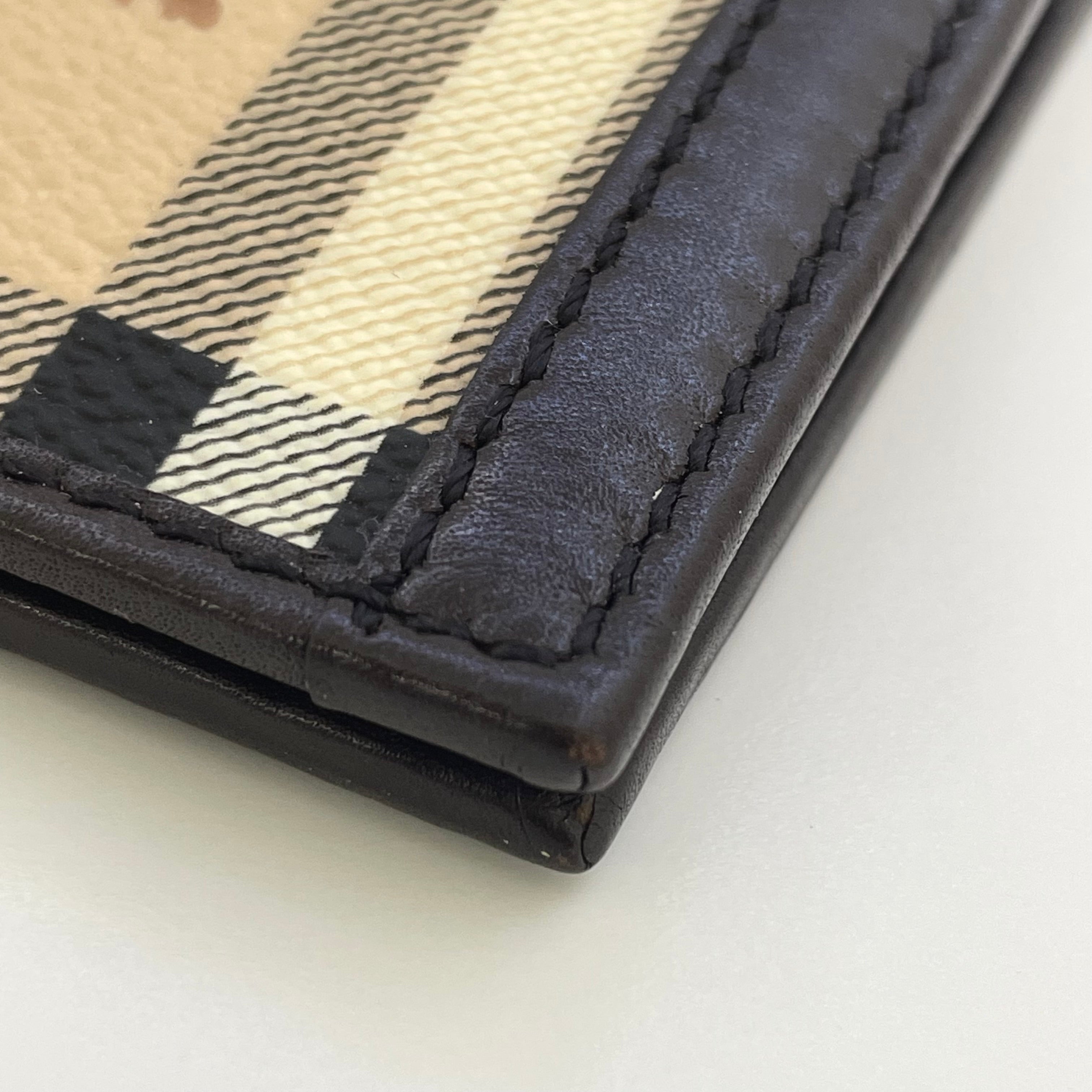 【送料無料】_ BURBERRY_(バーバリー)_ノバチェック二つ折り財布_中古品