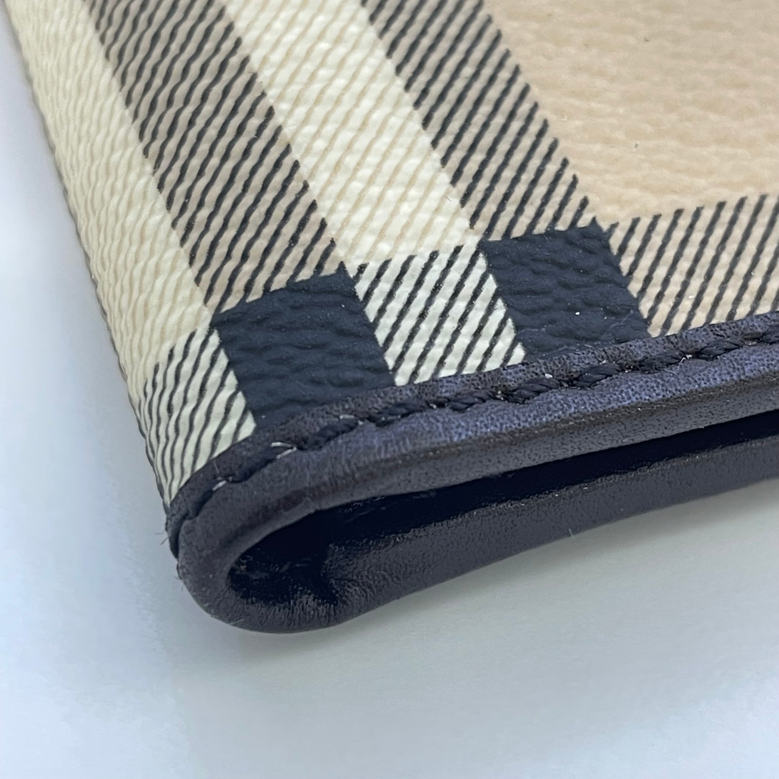 【送料無料】_ BURBERRY_(バーバリー)_ノバチェック二つ折り財布_中古品