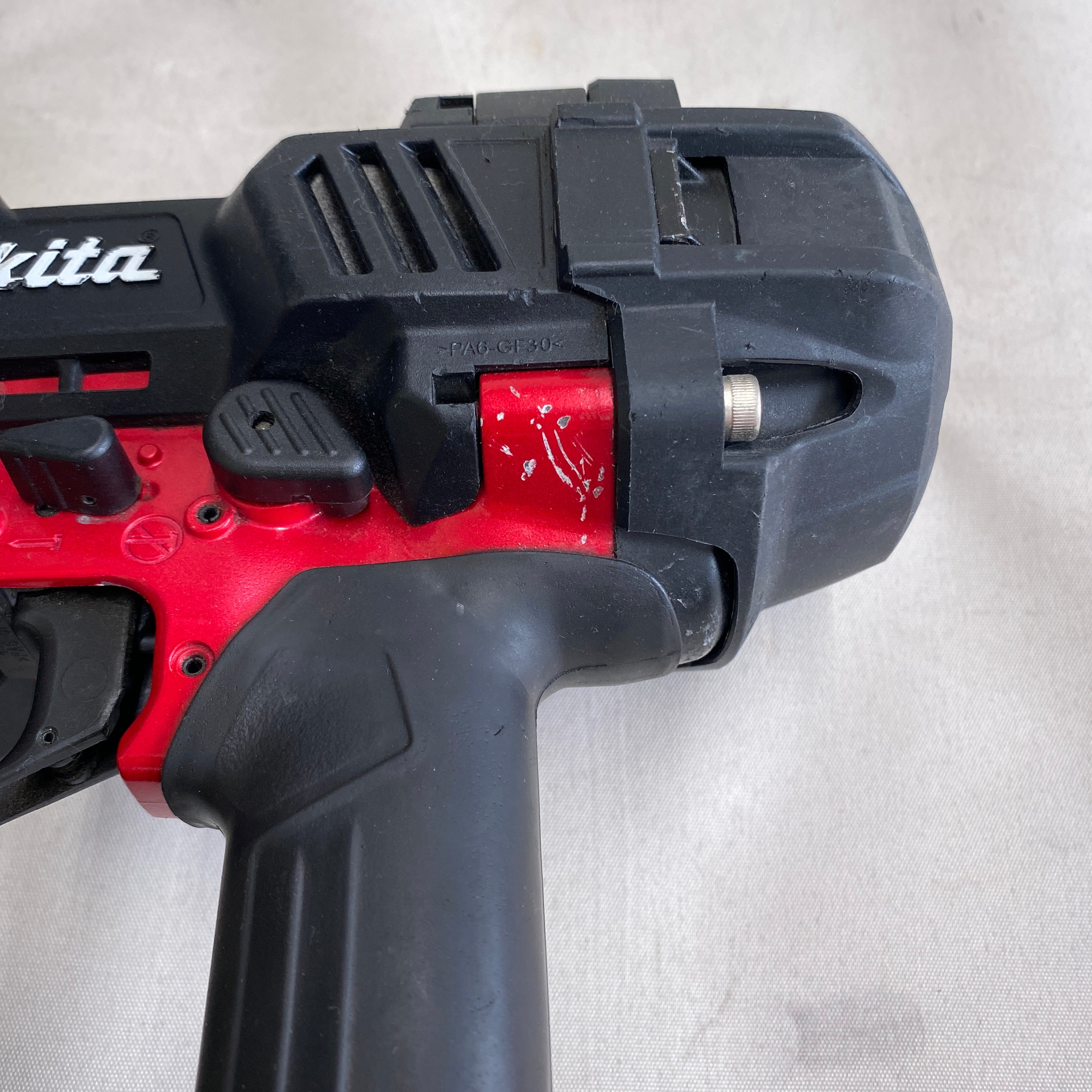 【送料無料】_makita_(マキタ)_65mm 高圧エア釘打機_AN636H_中古品