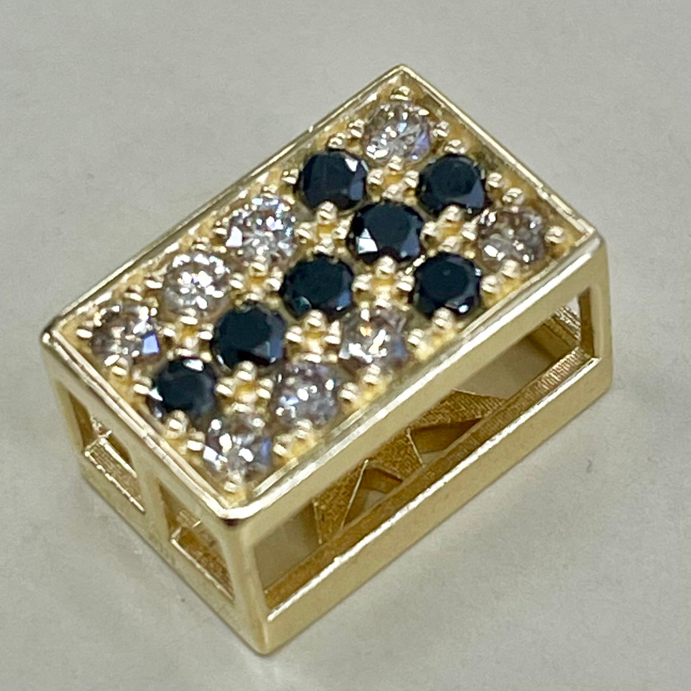 【送料無料】_ ノンブランド_ペンダントトップ_BD/FD0.3ct_K18(2.4g)_中古品