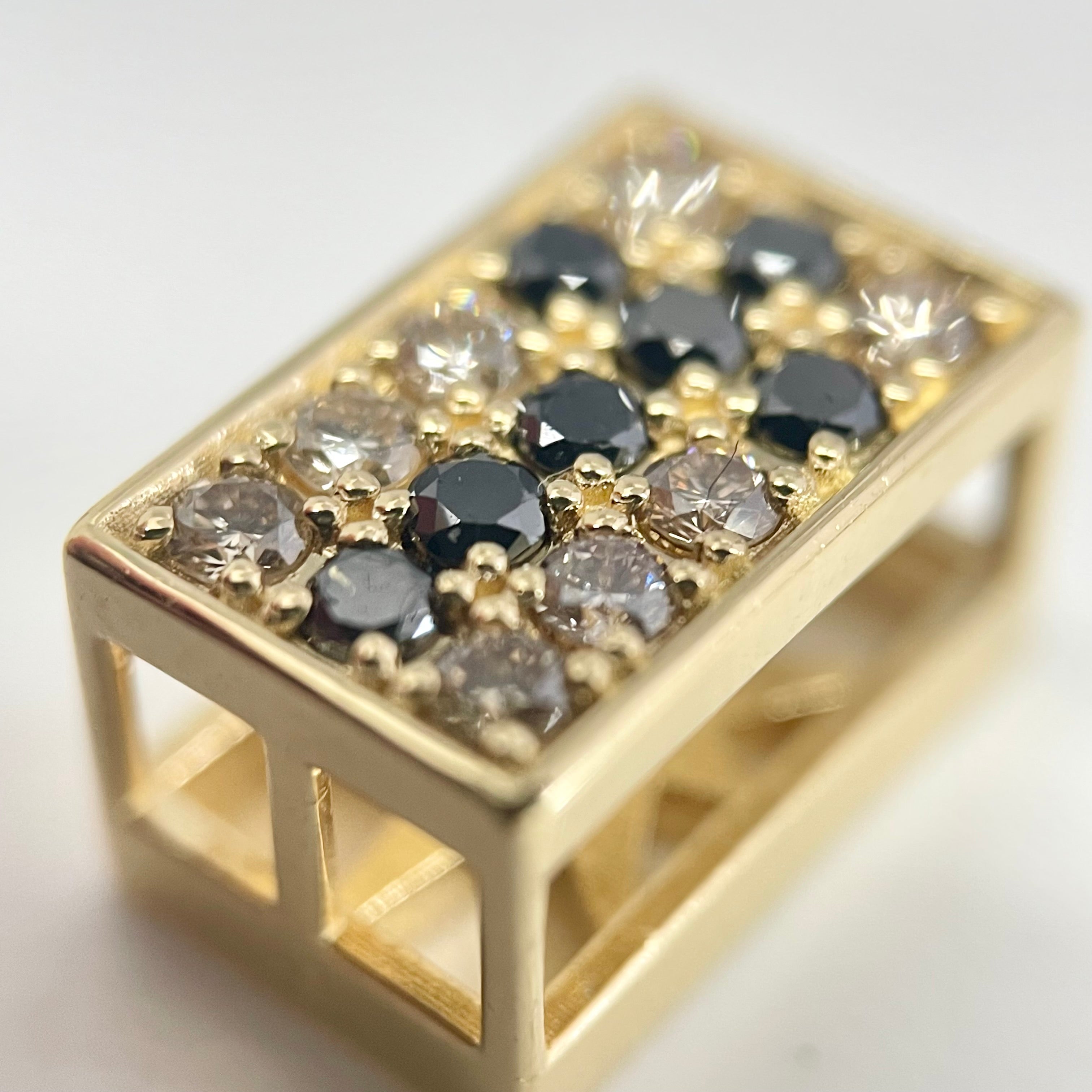 【送料無料】_ ノンブランド_ペンダントトップ_BD/FD0.3ct_K18(2.4g)_中古品