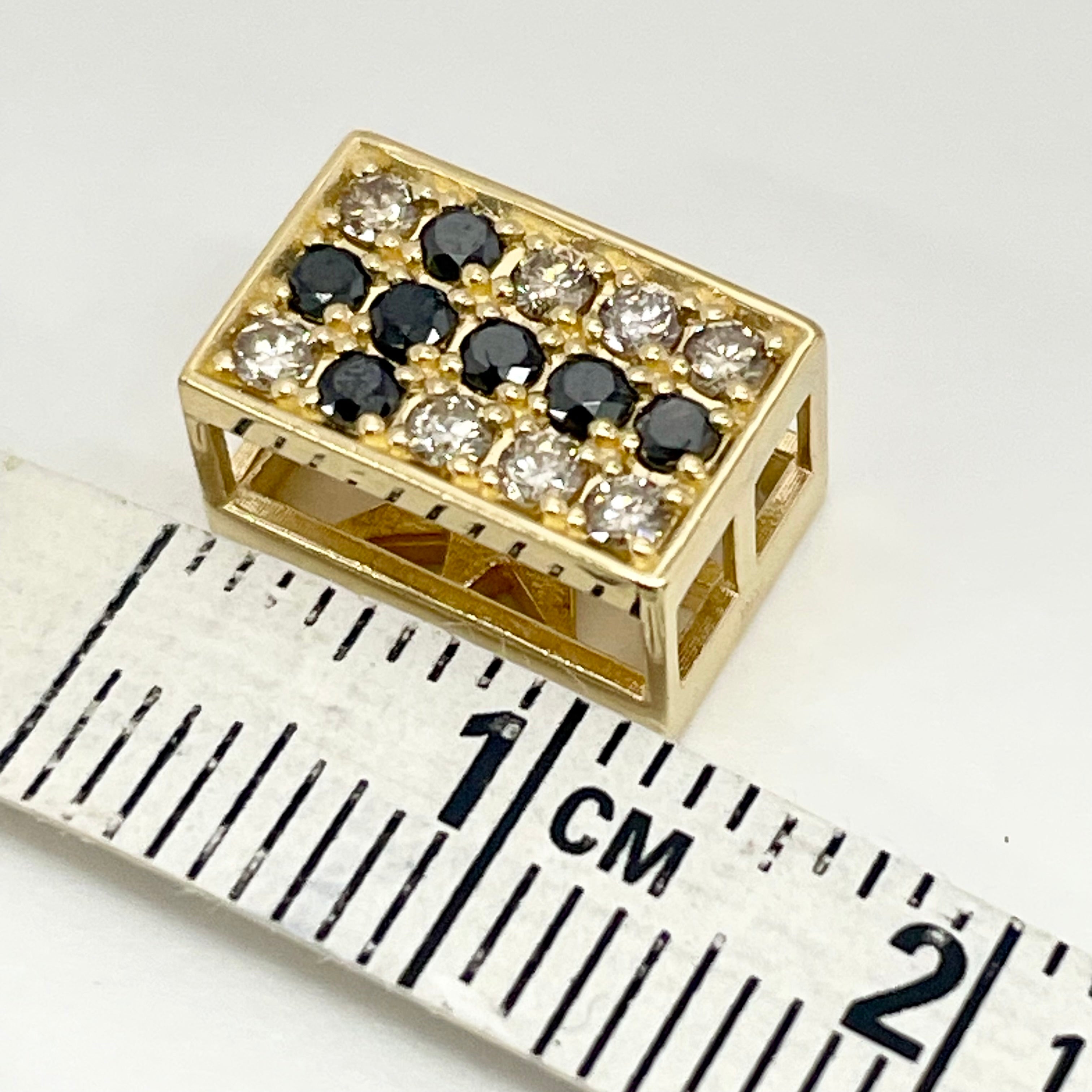 【送料無料】_ ノンブランド_ペンダントトップ_BD/FD0.3ct_K18(2.4g)_中古品