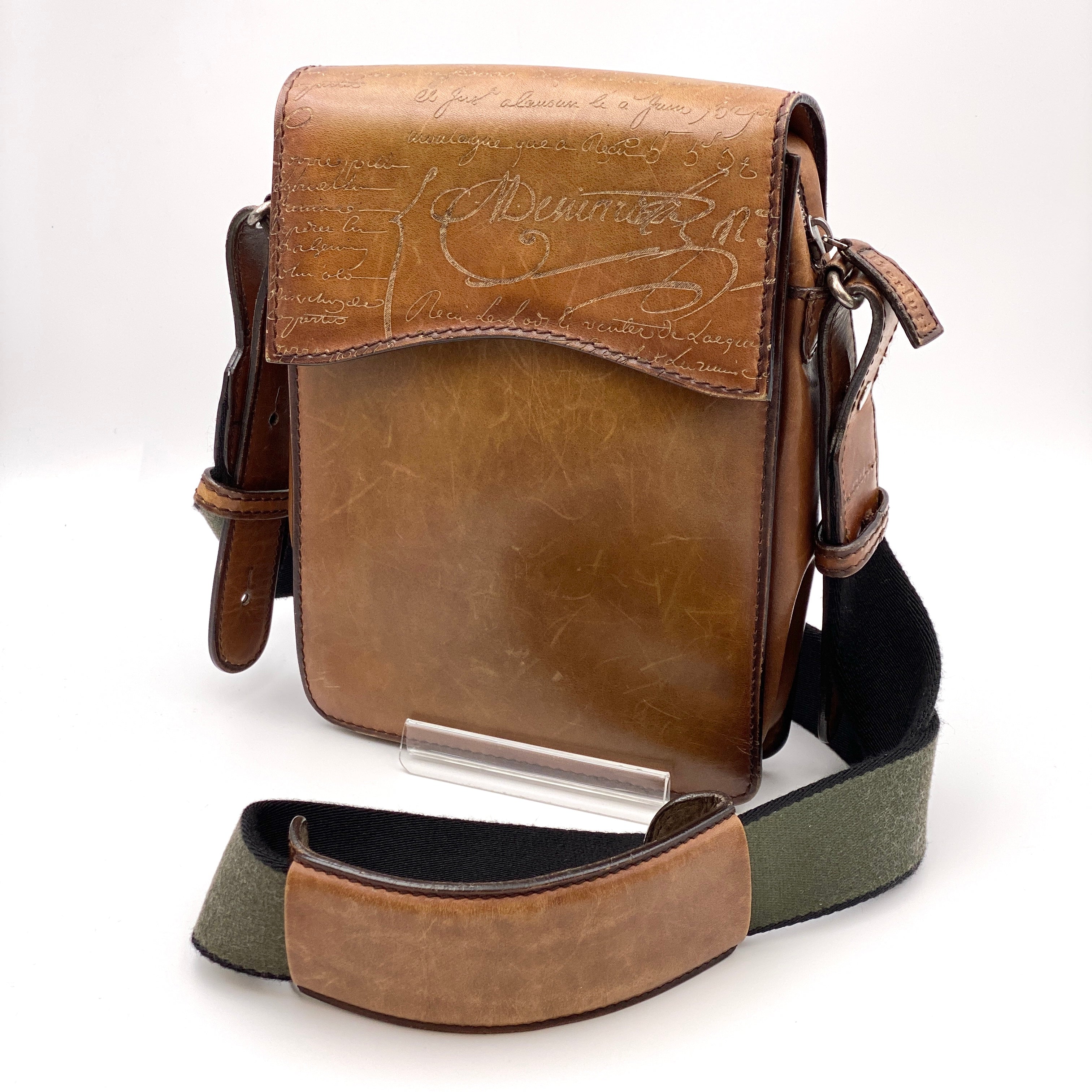 Berluti_(ベルルッティ)_ラプティ サコッシュ_ スクリットレザー カリグラフィ_ショルダーバッグ_ 中古品