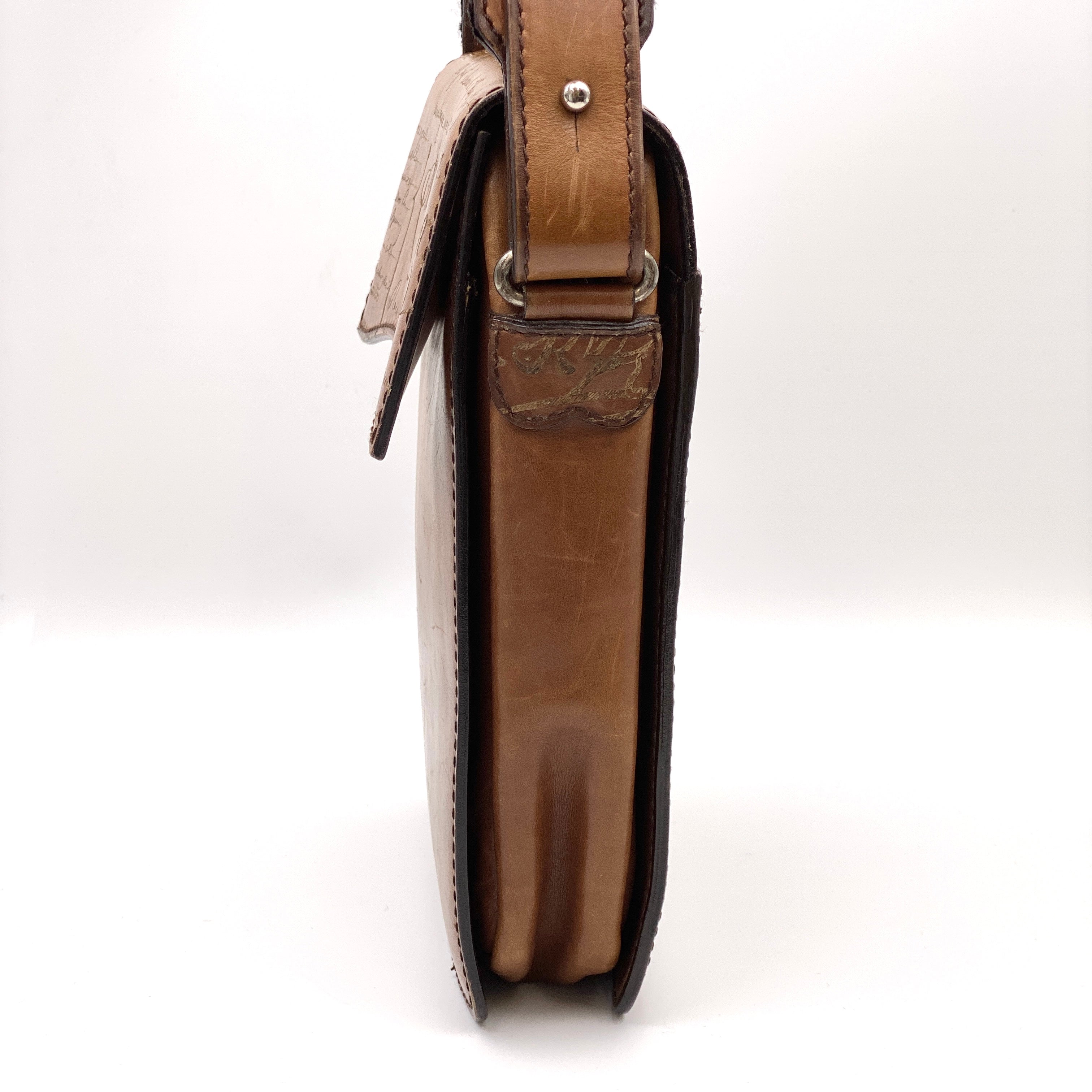 Berluti_(ベルルッティ)_ラプティ サコッシュ_ スクリットレザー カリグラフィ_ショルダーバッグ_ 中古品