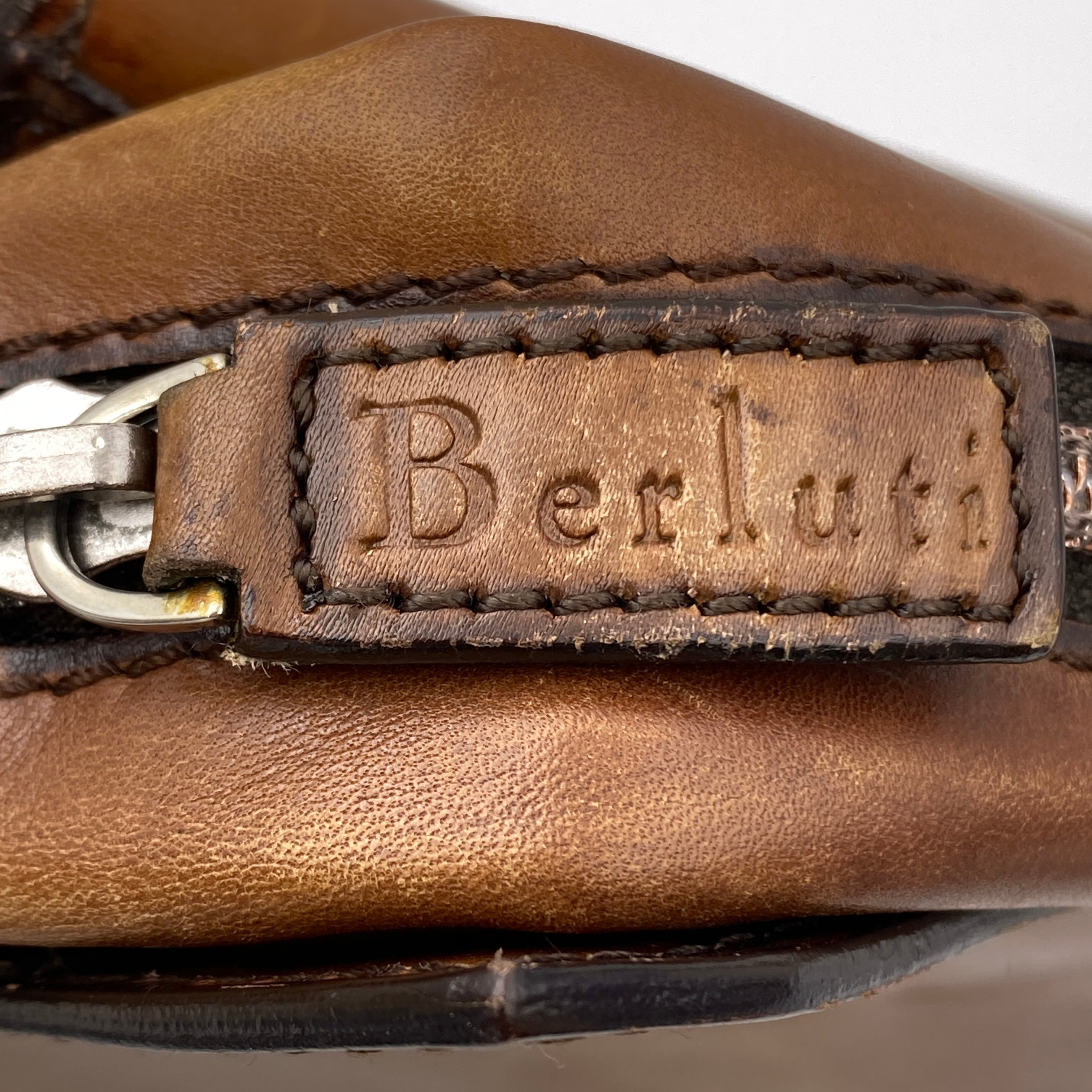 Berluti_(ベルルッティ)_ラプティ サコッシュ_ スクリットレザー カリグラフィ_ショルダーバッグ_ 中古品