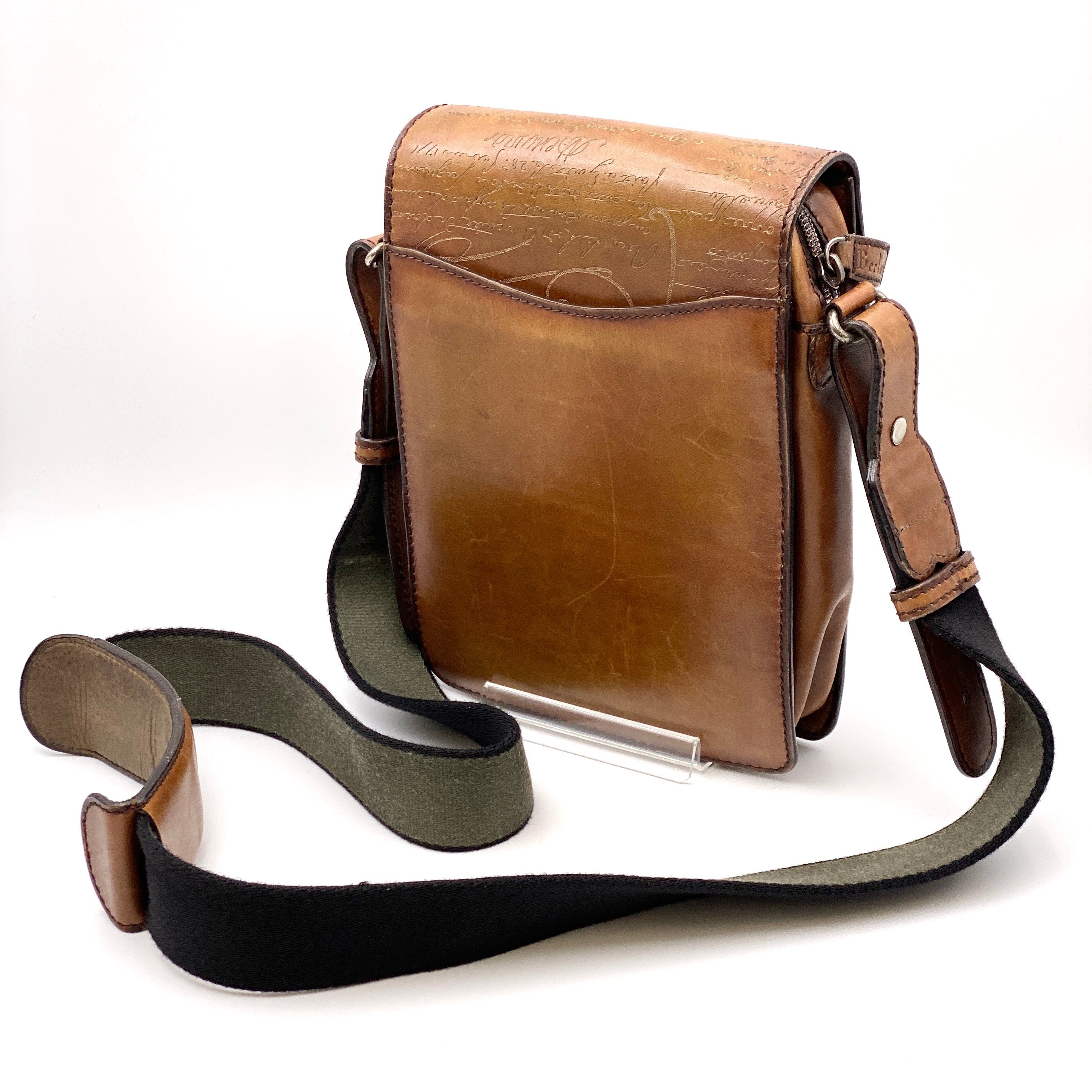 Berluti_(ベルルッティ)_ラプティ サコッシュ_ スクリットレザー カリグラフィ_ショルダーバッグ_ 中古品