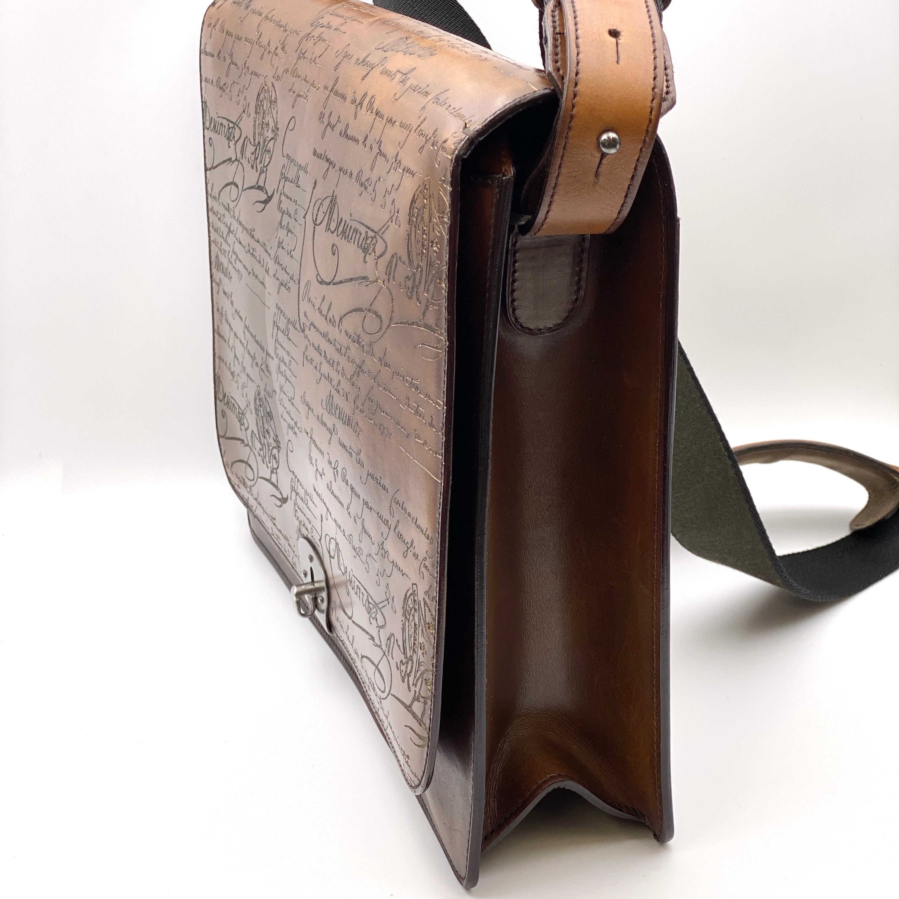 Berluti_(ベルルッティ)_ランスウシオン _スクリットレザー_カリグラフィ_ メッセンジャーバッグ_ 中古品