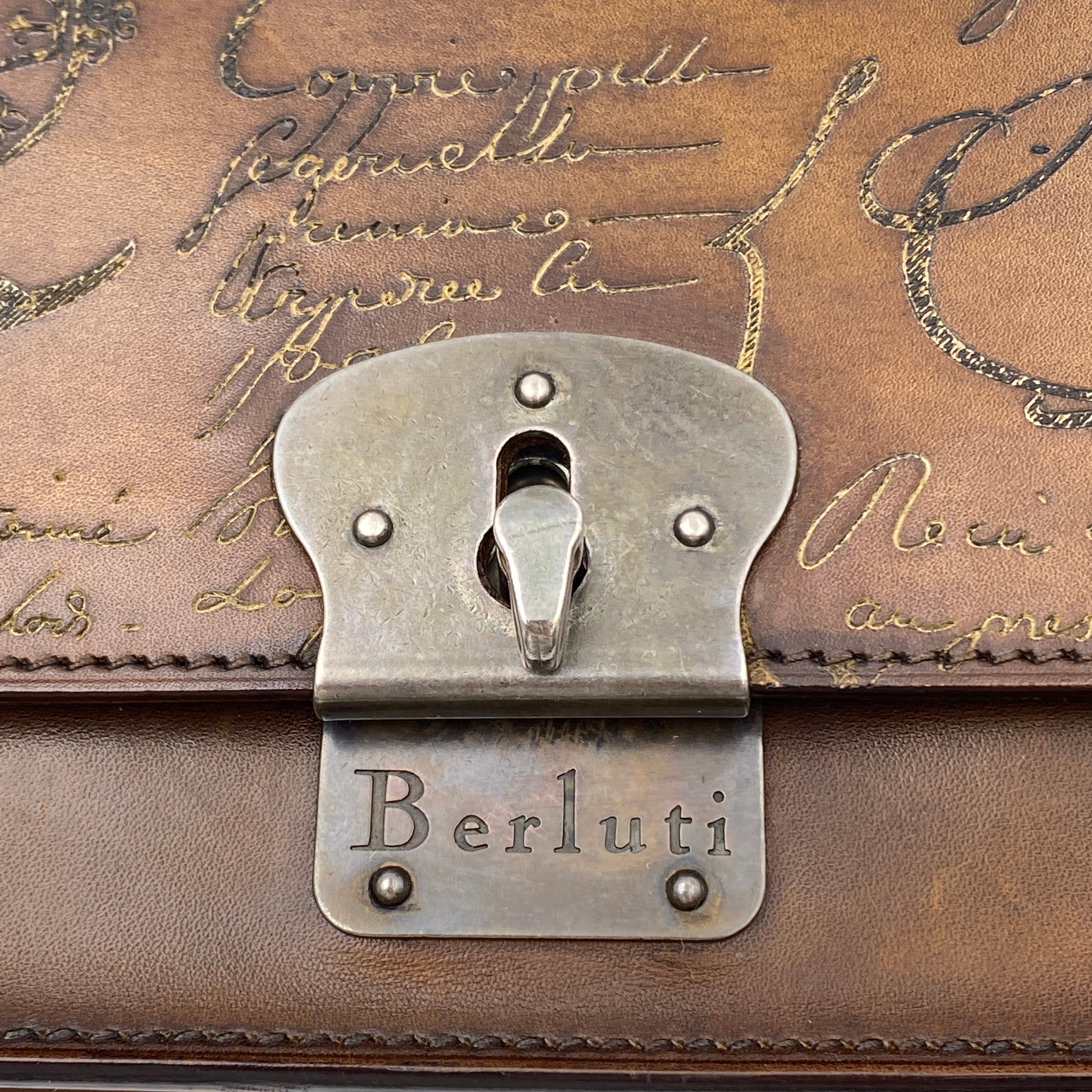 Berluti_(ベルルッティ)_ランスウシオン _スクリットレザー_カリグラフィ_ メッセンジャーバッグ_ 中古品