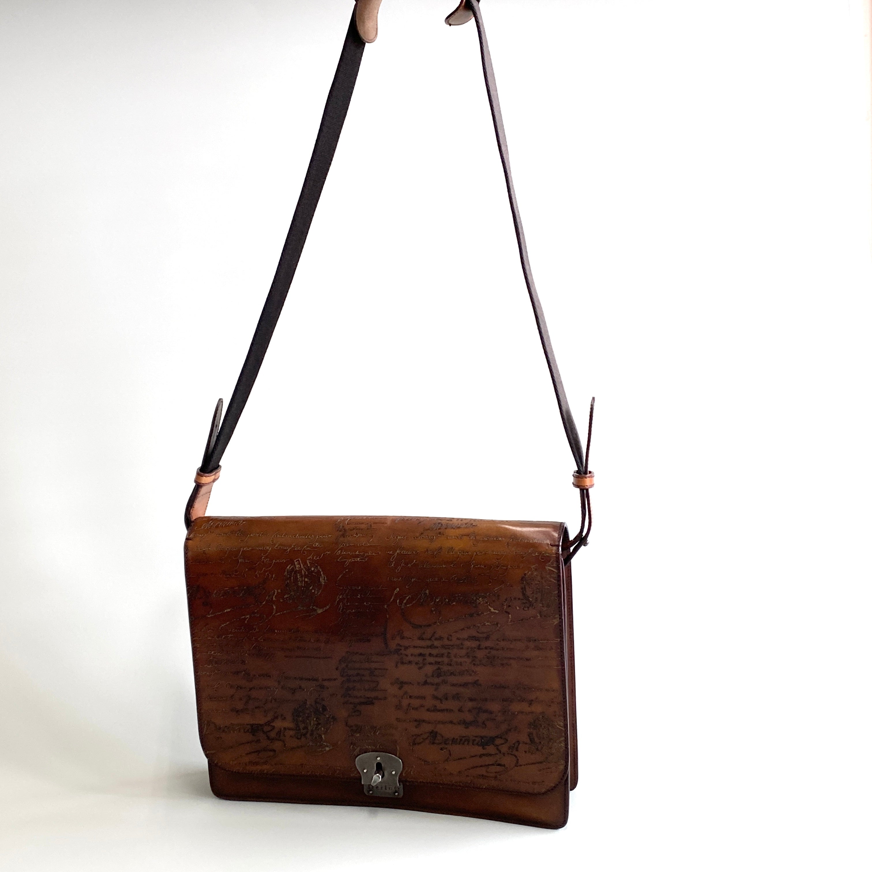 Berluti_(ベルルッティ)_ランスウシオン _スクリットレザー_カリグラフィ_ メッセンジャーバッグ_ 中古品