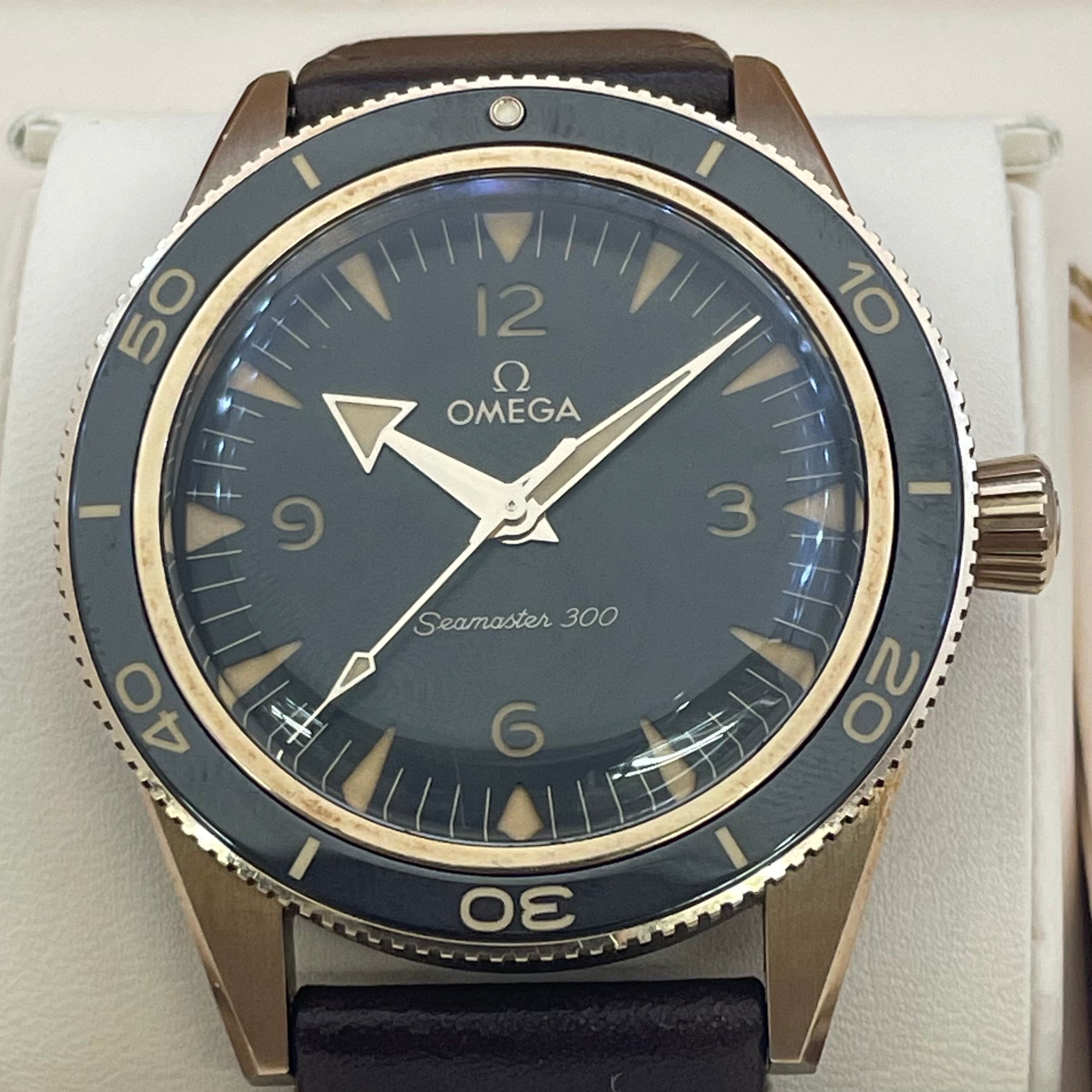 【送料無料】_ OMEGA_(オメガ)_シーマスター 300 _マスター クロノメーター _234.92.41.21.10.00_中古品