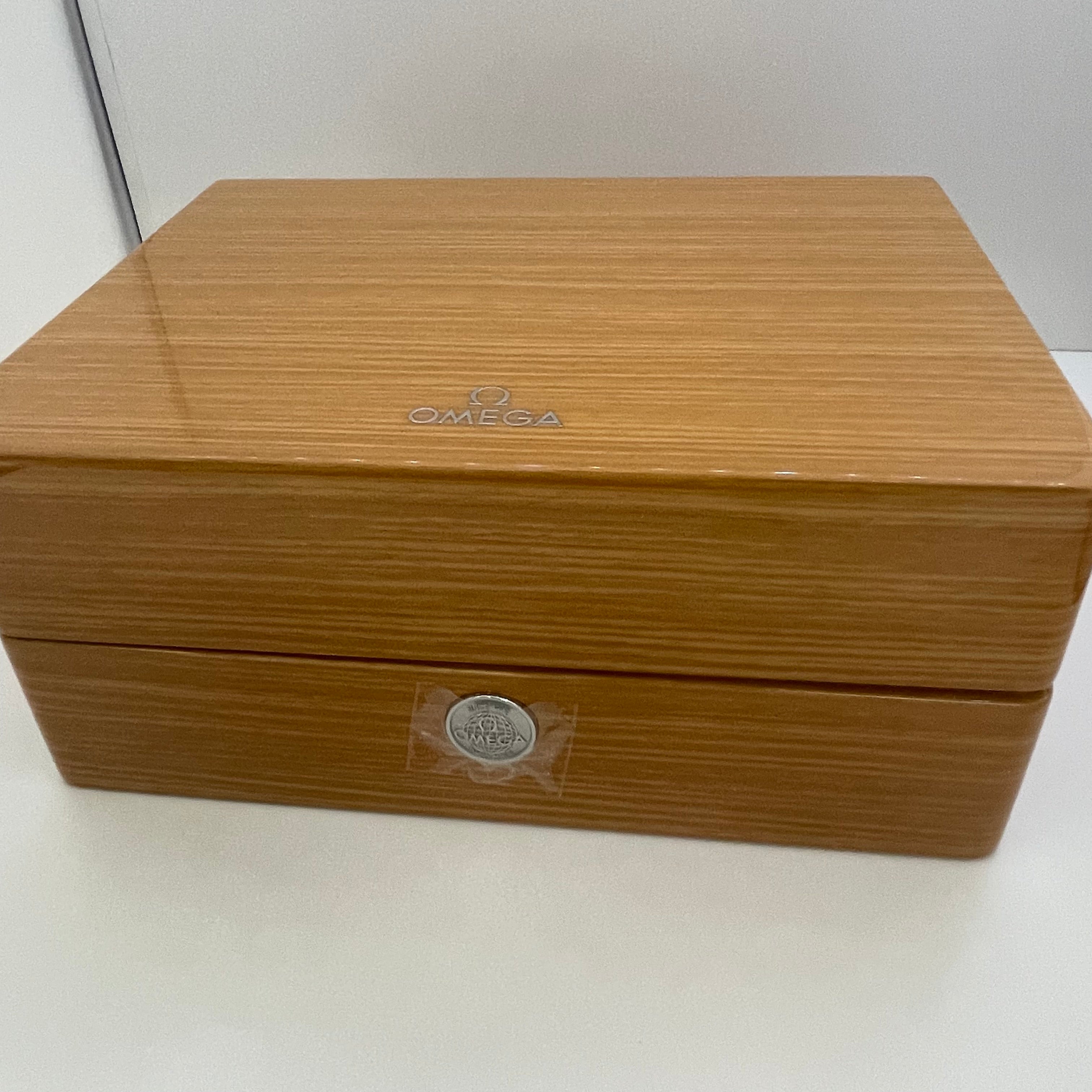 【送料無料】_ OMEGA_(オメガ)_シーマスター 300 _マスター クロノメーター _234.92.41.21.10.00_中古品