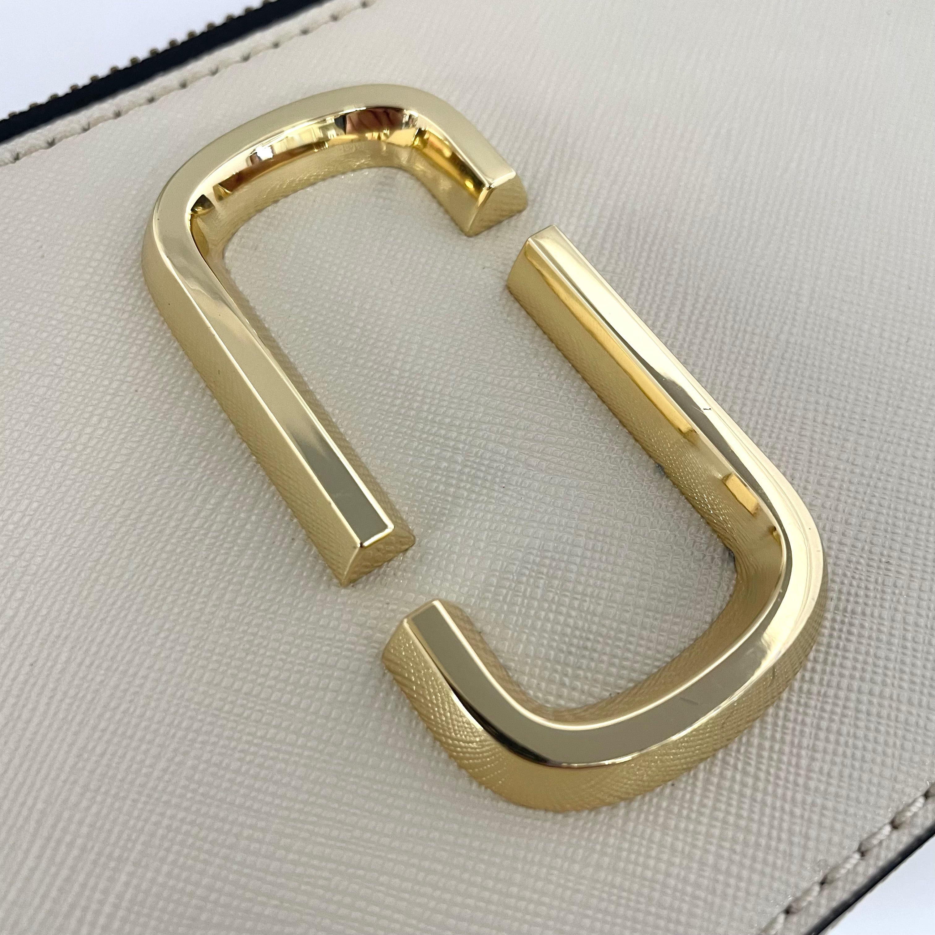 【送料無料】_ MARC JACOBS _(マークジェイコブス)_ザ スナップショット_M0012007 _中古品