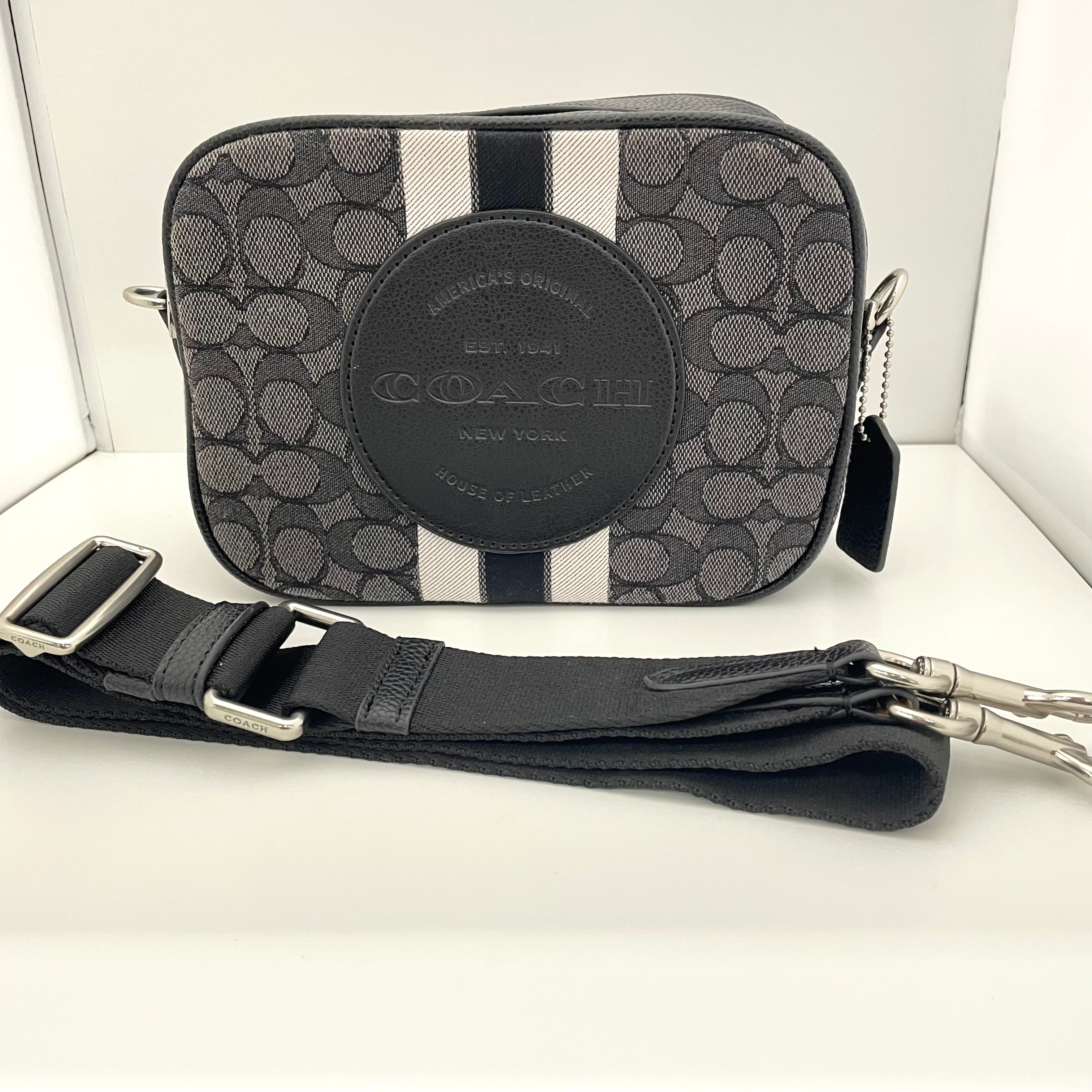 COACH _(コーチ)_ ショルダーバッグ_ シグネチャー ロゴ_ カメラバッグ1912_ 中古品