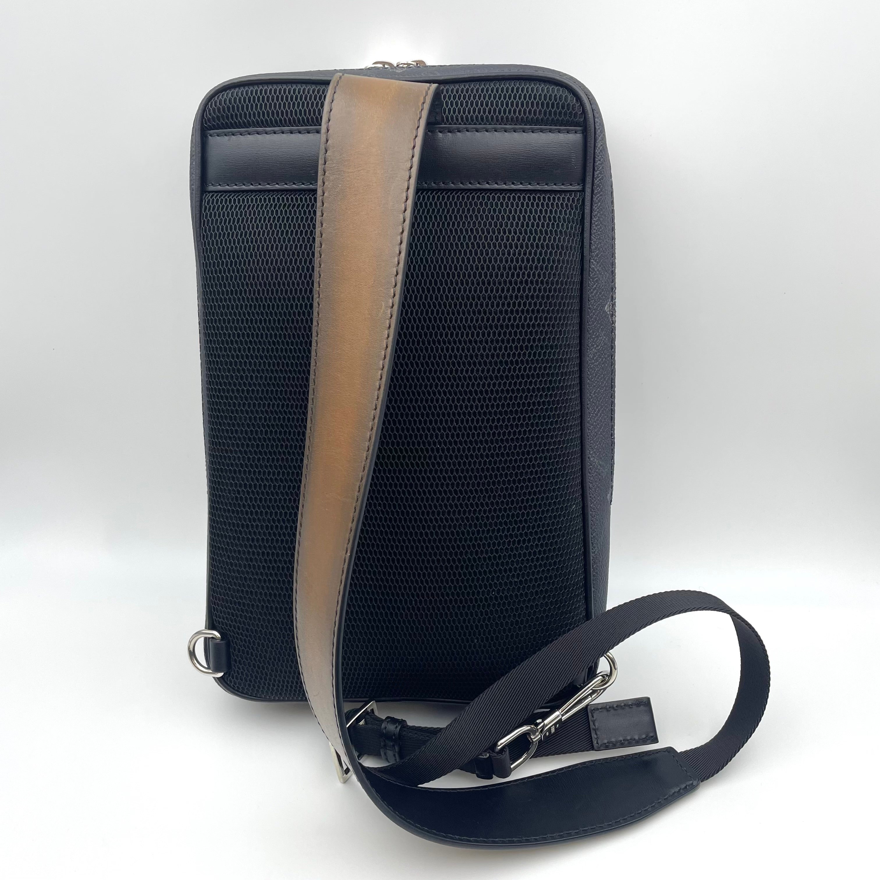 【送料無料】_ BERLUTI_(ベルルッティ)_PVCxレザー ボディバッグ _中古品