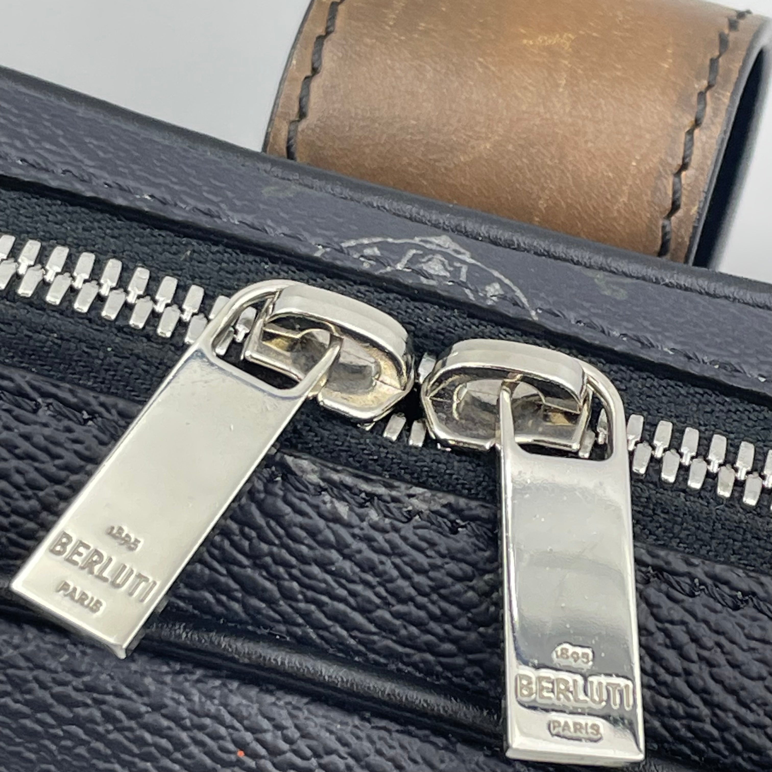 【送料無料】_ BERLUTI_(ベルルッティ)_PVCxレザー ボディバッグ _中古品