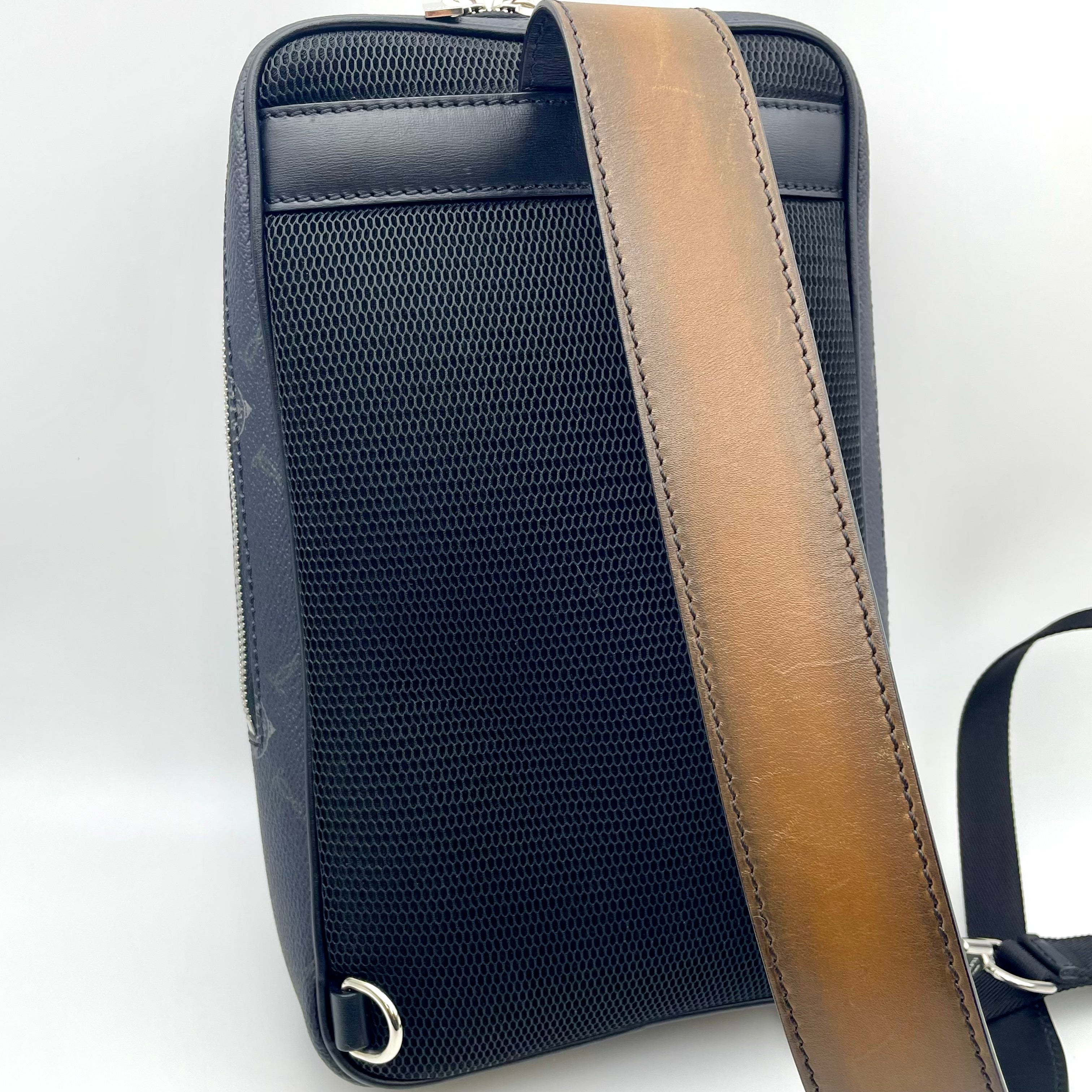 【送料無料】_ BERLUTI_(ベルルッティ)_PVCxレザー ボディバッグ _中古品