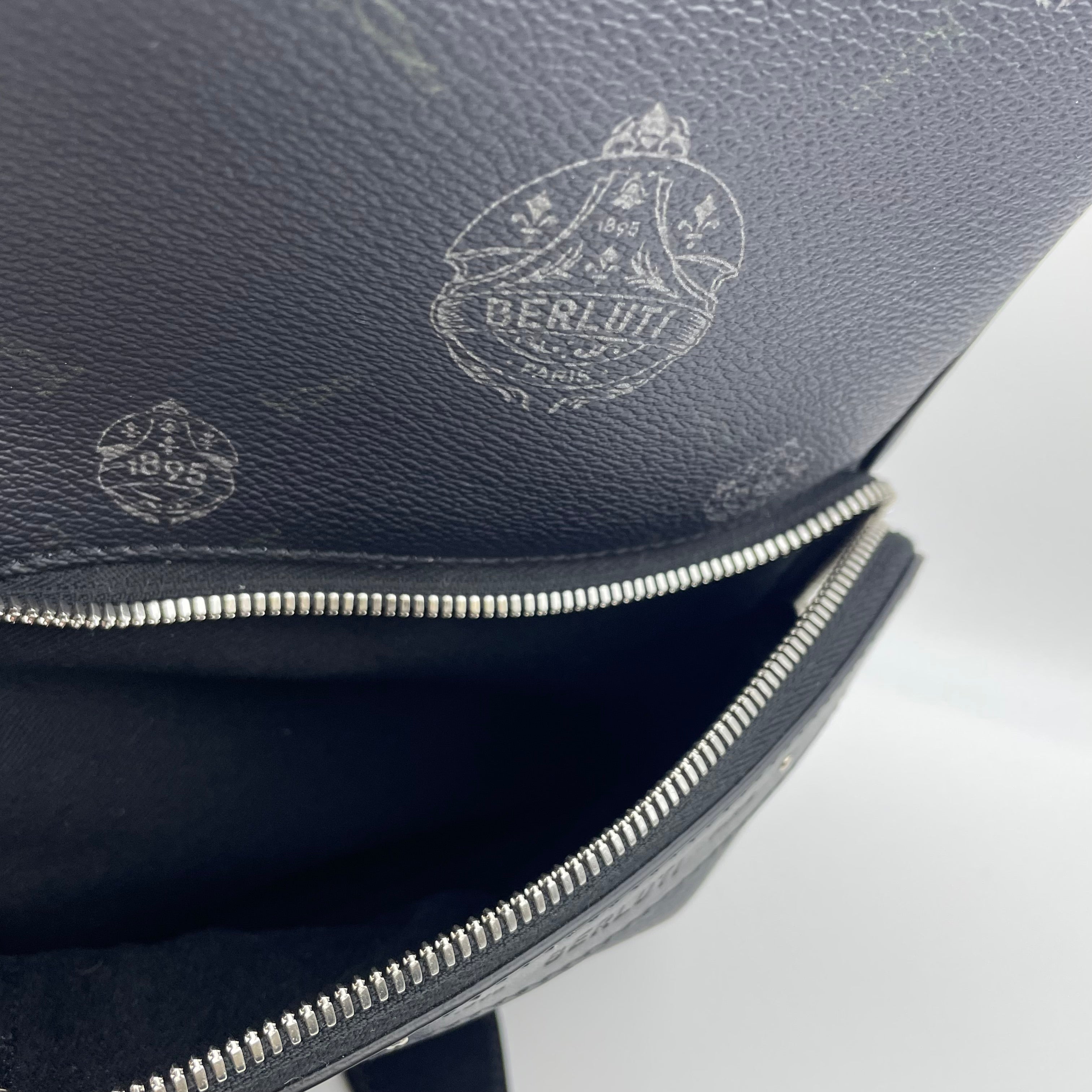 【送料無料】_ BERLUTI_(ベルルッティ)_PVCxレザー ボディバッグ _中古品