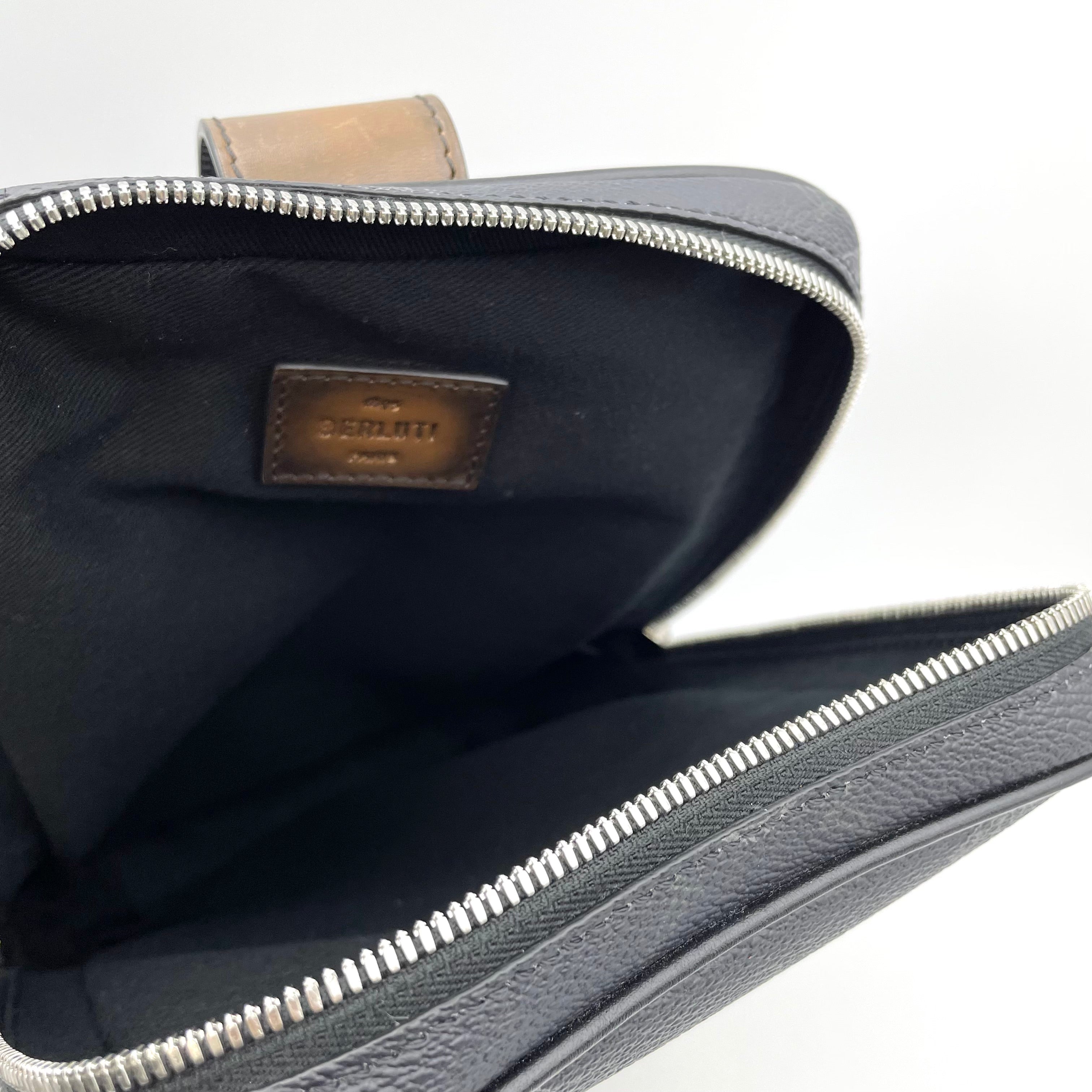 【送料無料】_ BERLUTI_(ベルルッティ)_PVCxレザー ボディバッグ _中古品