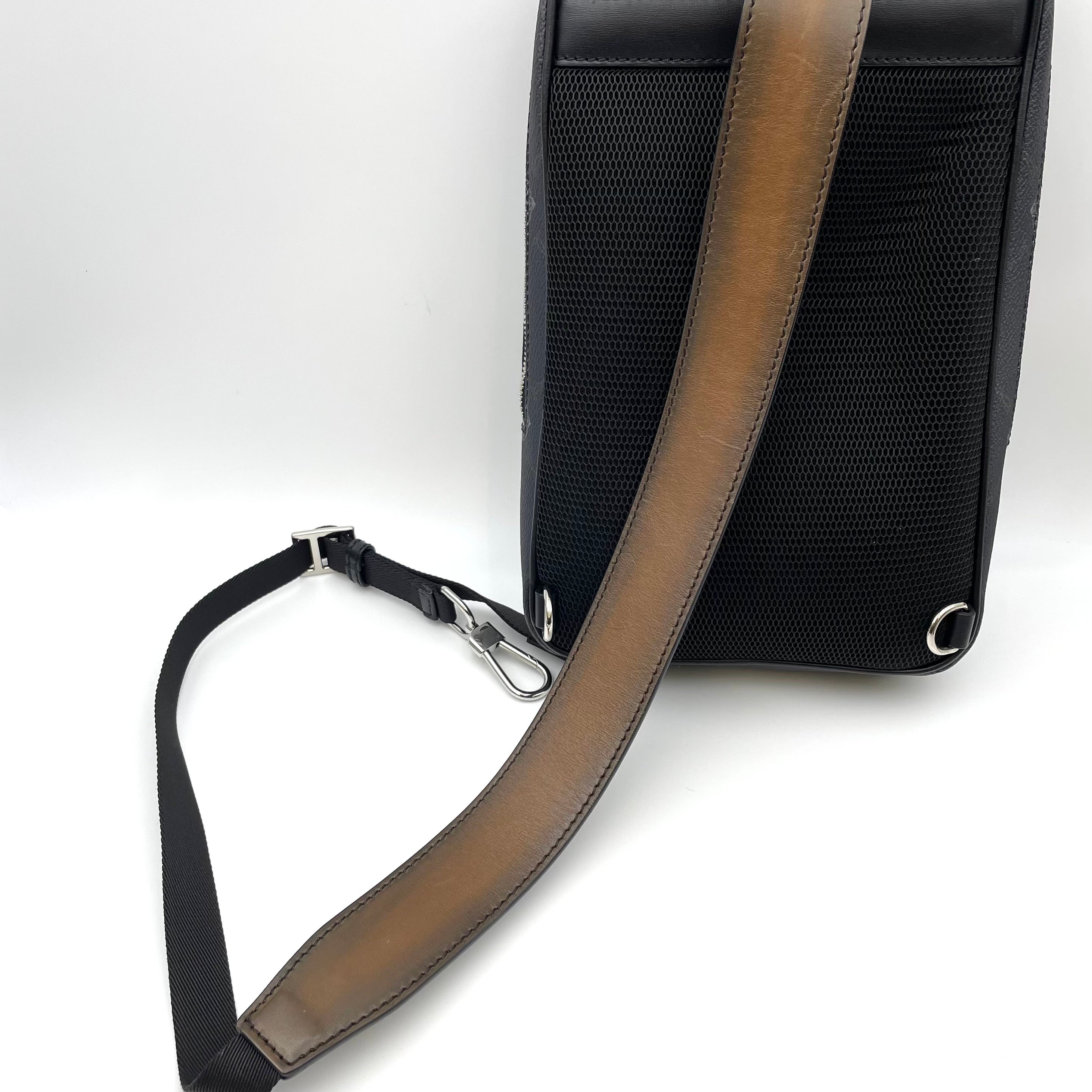 【送料無料】_ BERLUTI_(ベルルッティ)_PVCxレザー ボディバッグ _中古品