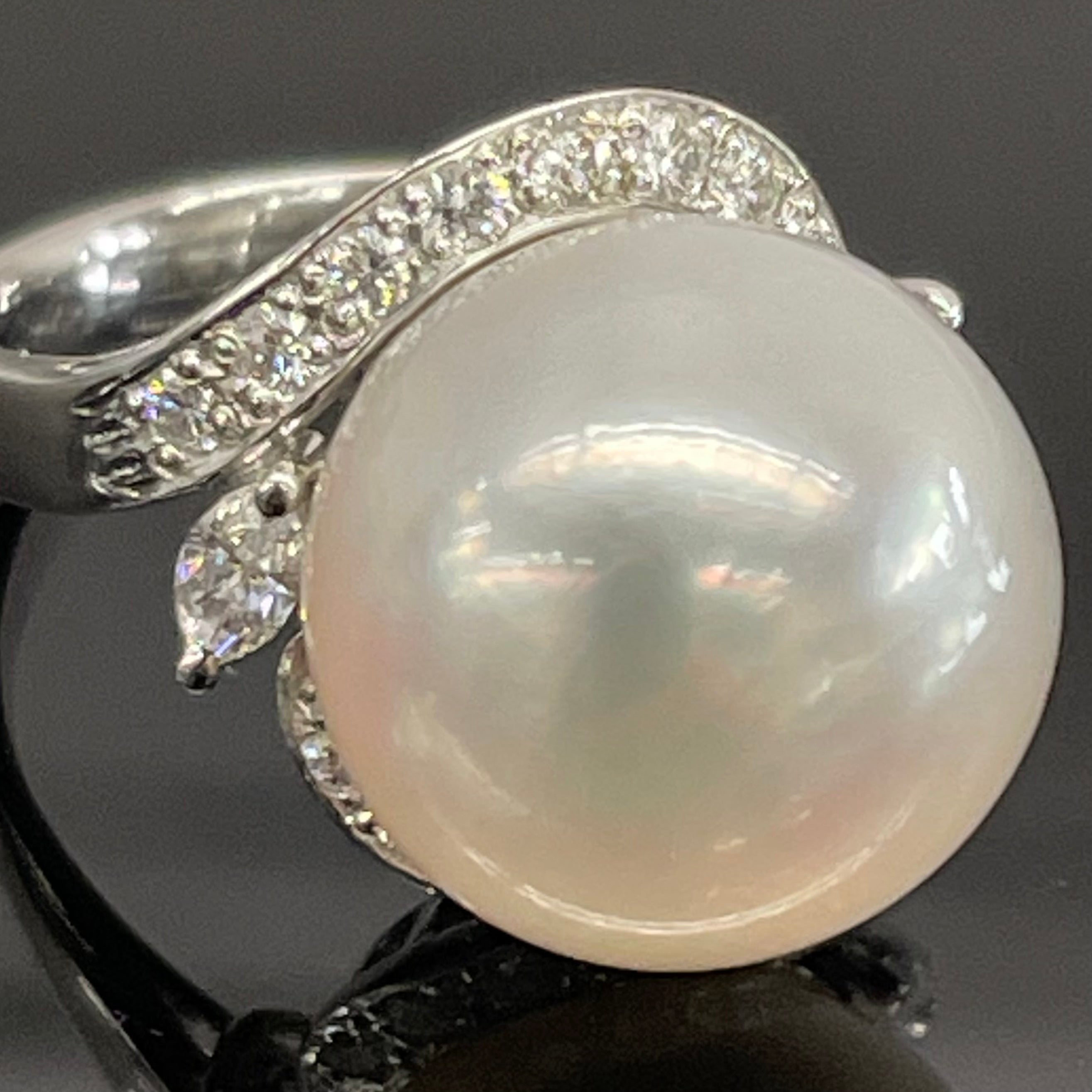 【送料無料】_ ノンブランド_ 白蝶パールプラチナリング _14mm FD0.52ct _Pt900/10.8g _中古品