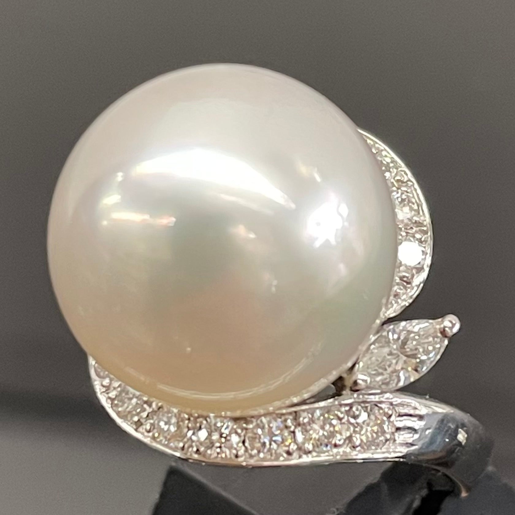 【送料無料】_ ノンブランド_ 白蝶パールプラチナリング _14mm FD0.52ct _Pt900/10.8g _中古品