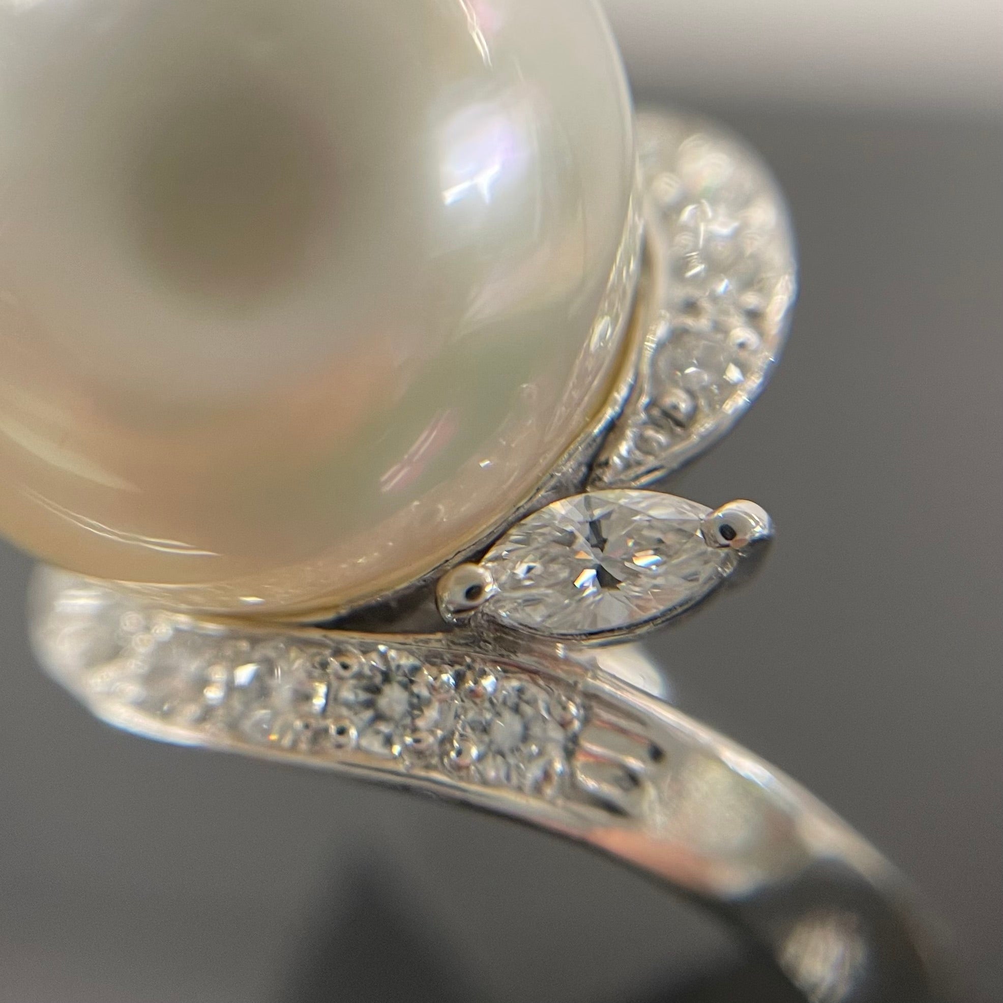 【送料無料】_ ノンブランド_ 白蝶パールプラチナリング _14mm FD0.52ct _Pt900/10.8g _中古品