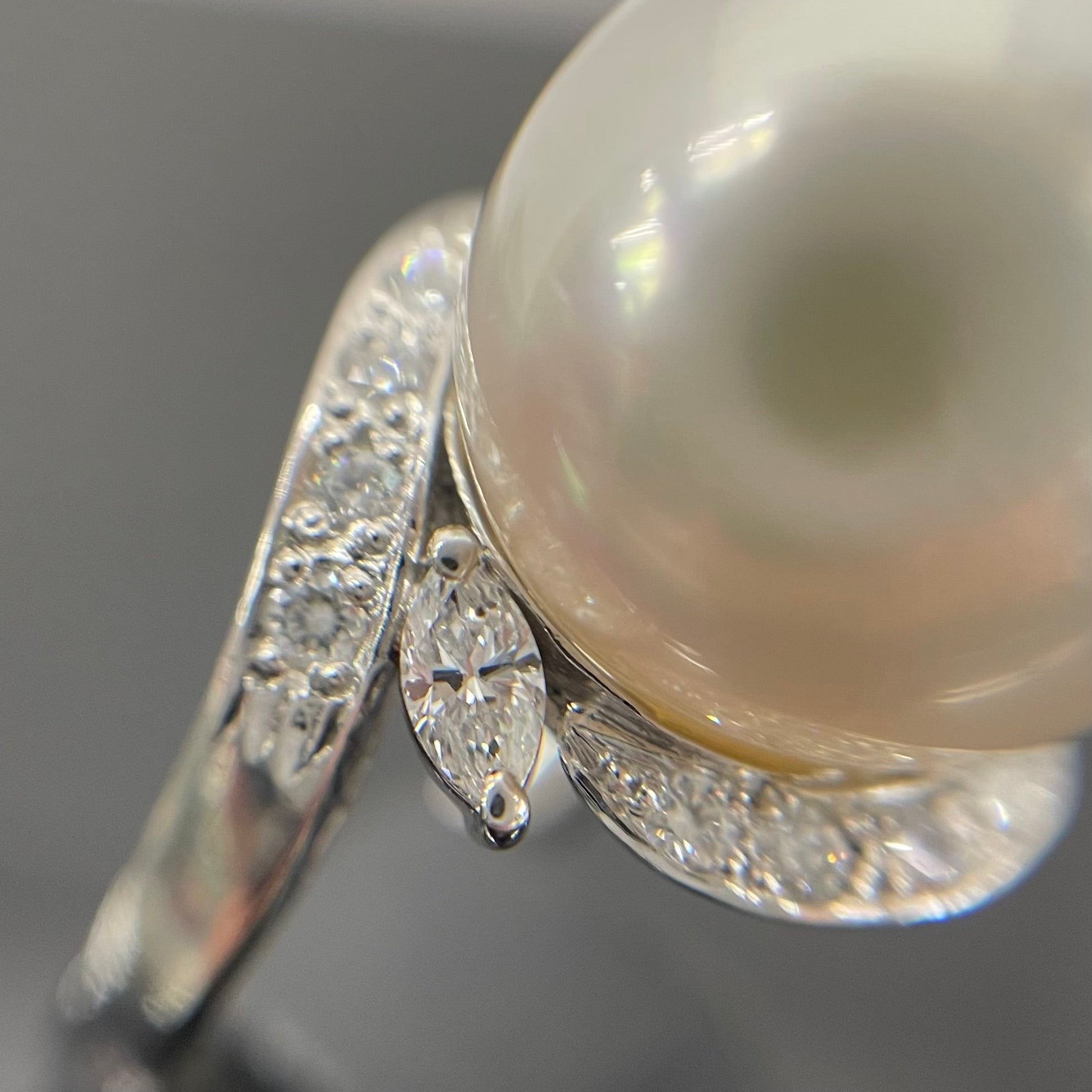 【送料無料】_ ノンブランド_ 白蝶パールプラチナリング _14mm FD0.52ct _Pt900/10.8g _中古品