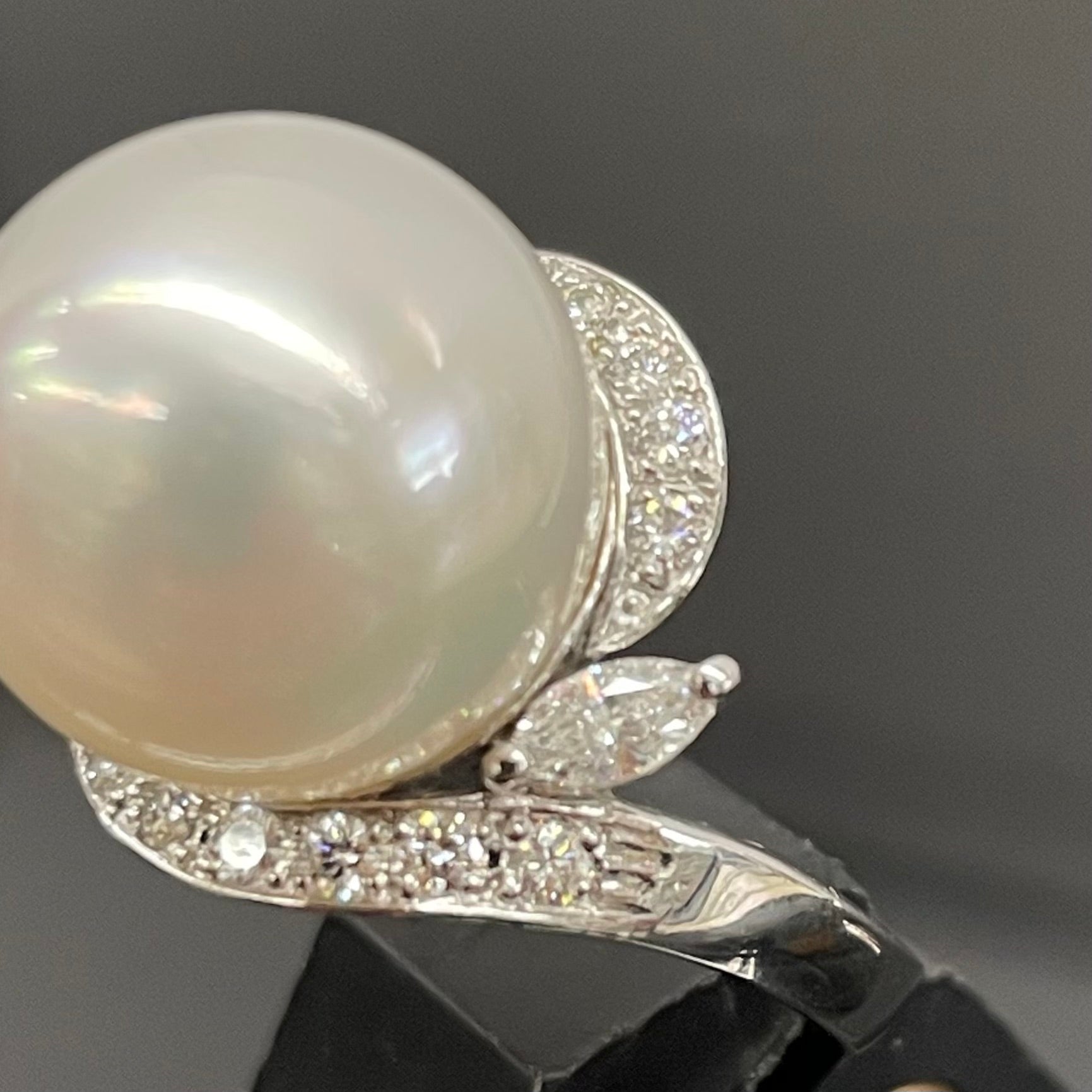 【送料無料】_ ノンブランド_ 白蝶パールプラチナリング _14mm FD0.52ct _Pt900/10.8g _中古品