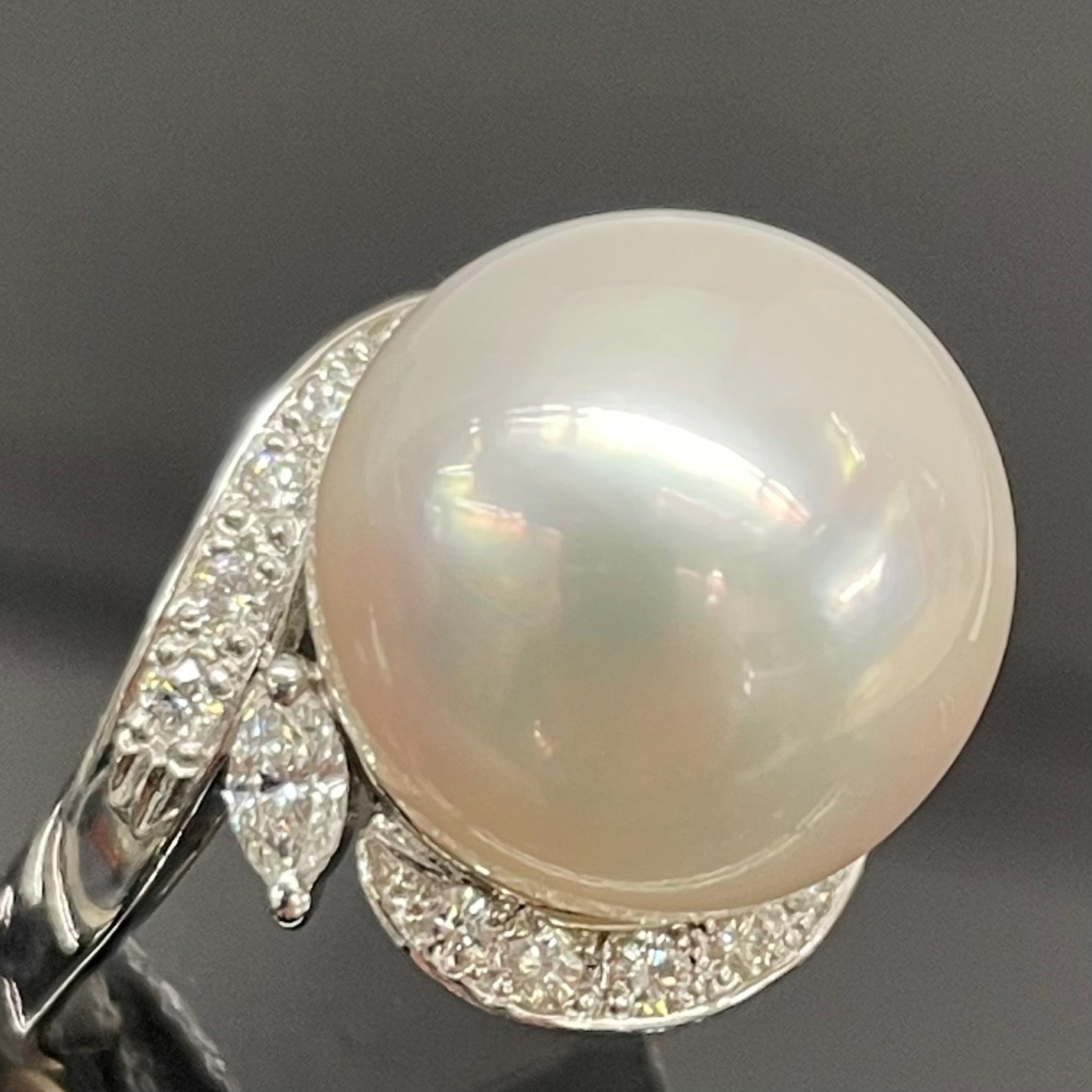 【送料無料】_ ノンブランド_ 白蝶パールプラチナリング _14mm FD0.52ct _Pt900/10.8g _中古品