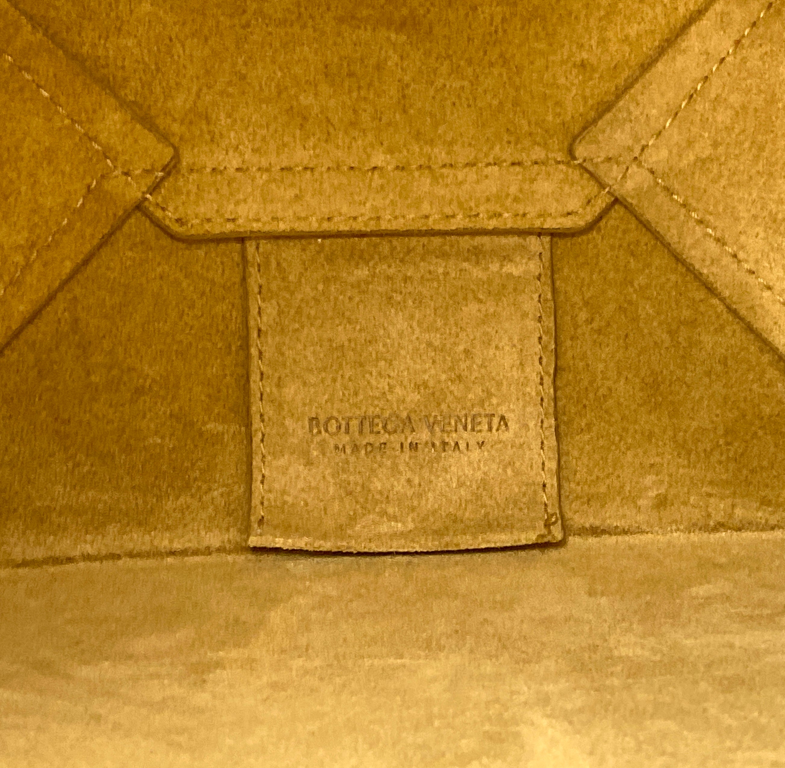 【送料無料】_BOTTEGA VENETA_(ボッテガヴェネタ)_スモール ブラウン バッグ_ 741542 クラフト カーフスキン_中古品