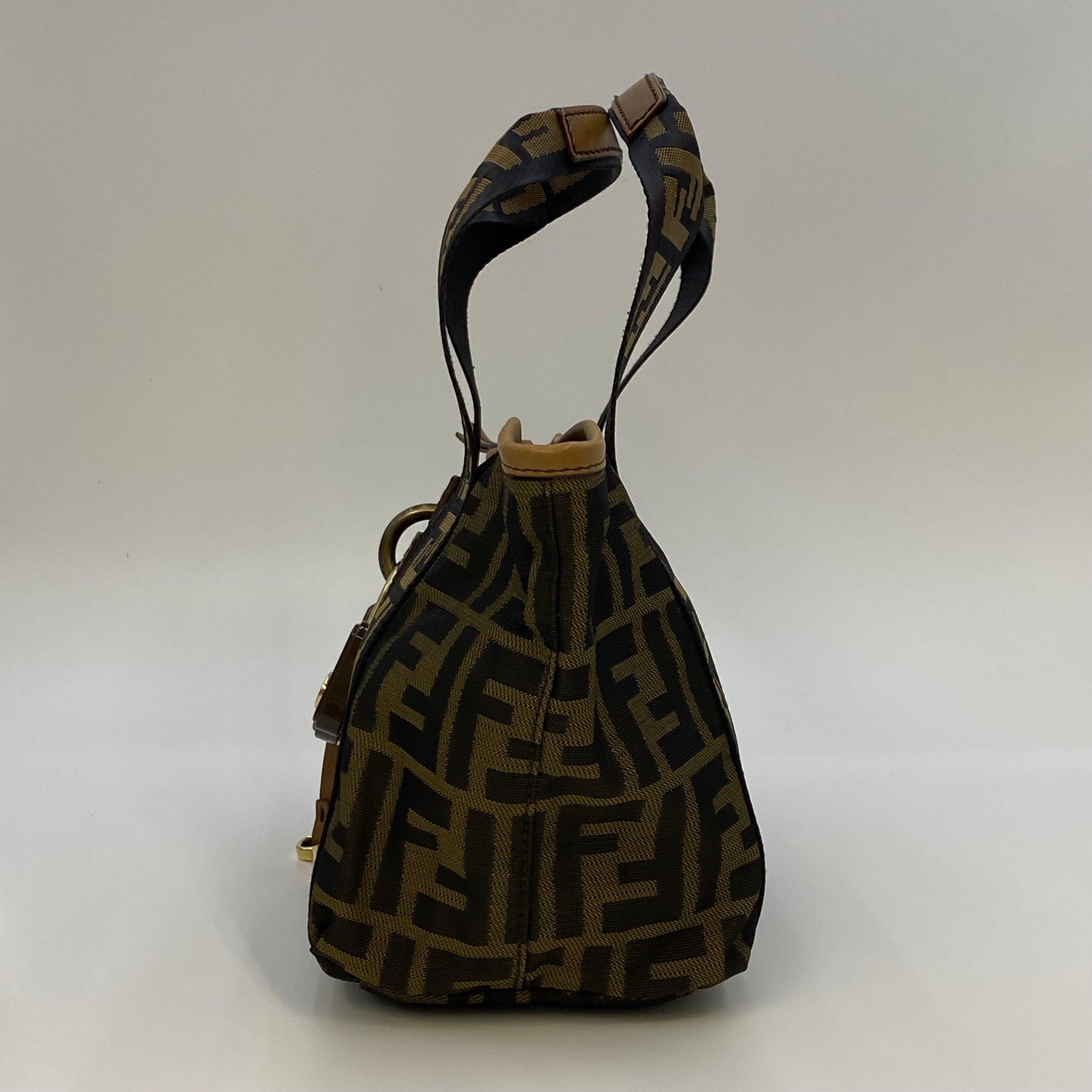 【送料無料】_FENDI _(フェンディ) _ズッカ柄 キャンバス _キー付き ハンドバッグ_中古品