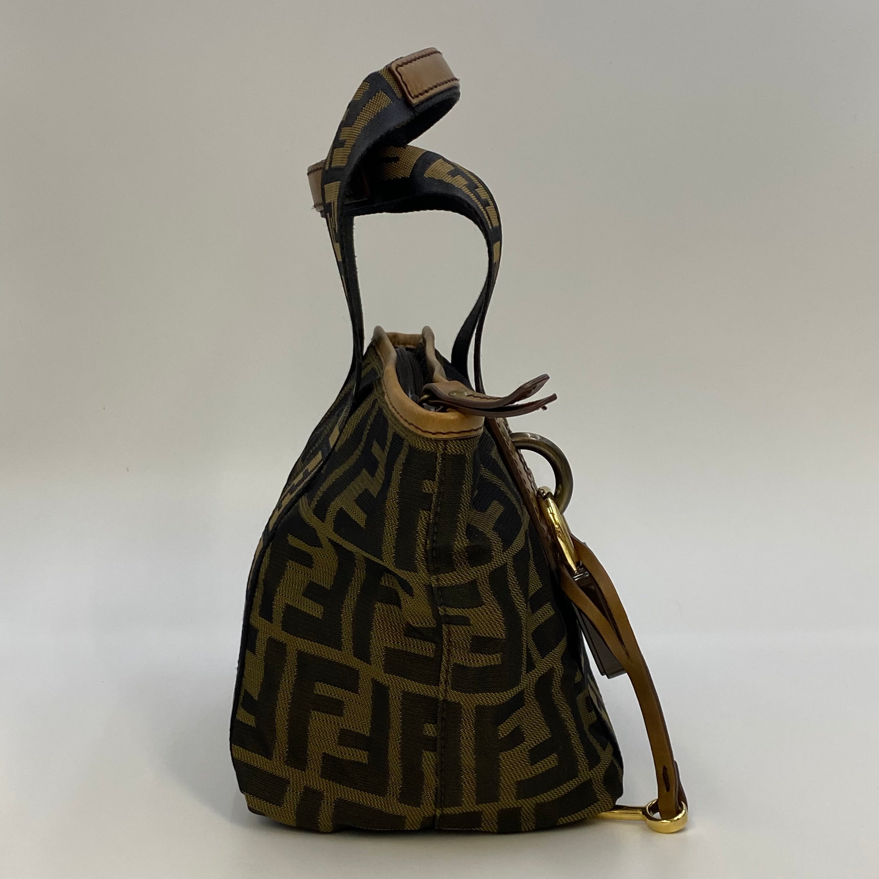 【送料無料】_FENDI _(フェンディ) _ズッカ柄 キャンバス _キー付き ハンドバッグ_中古品