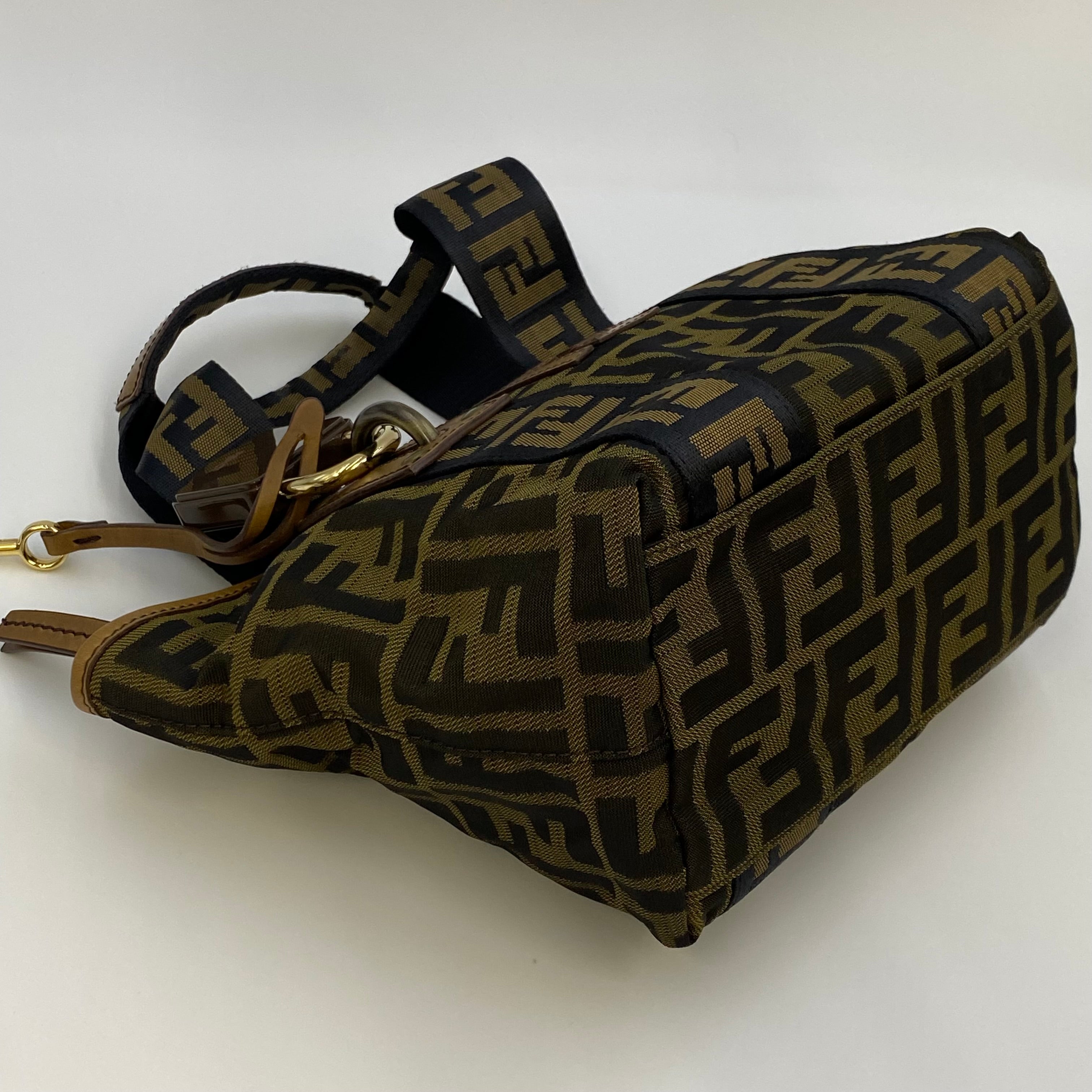 【送料無料】_FENDI _(フェンディ) _ズッカ柄 キャンバス _キー付き ハンドバッグ_中古品