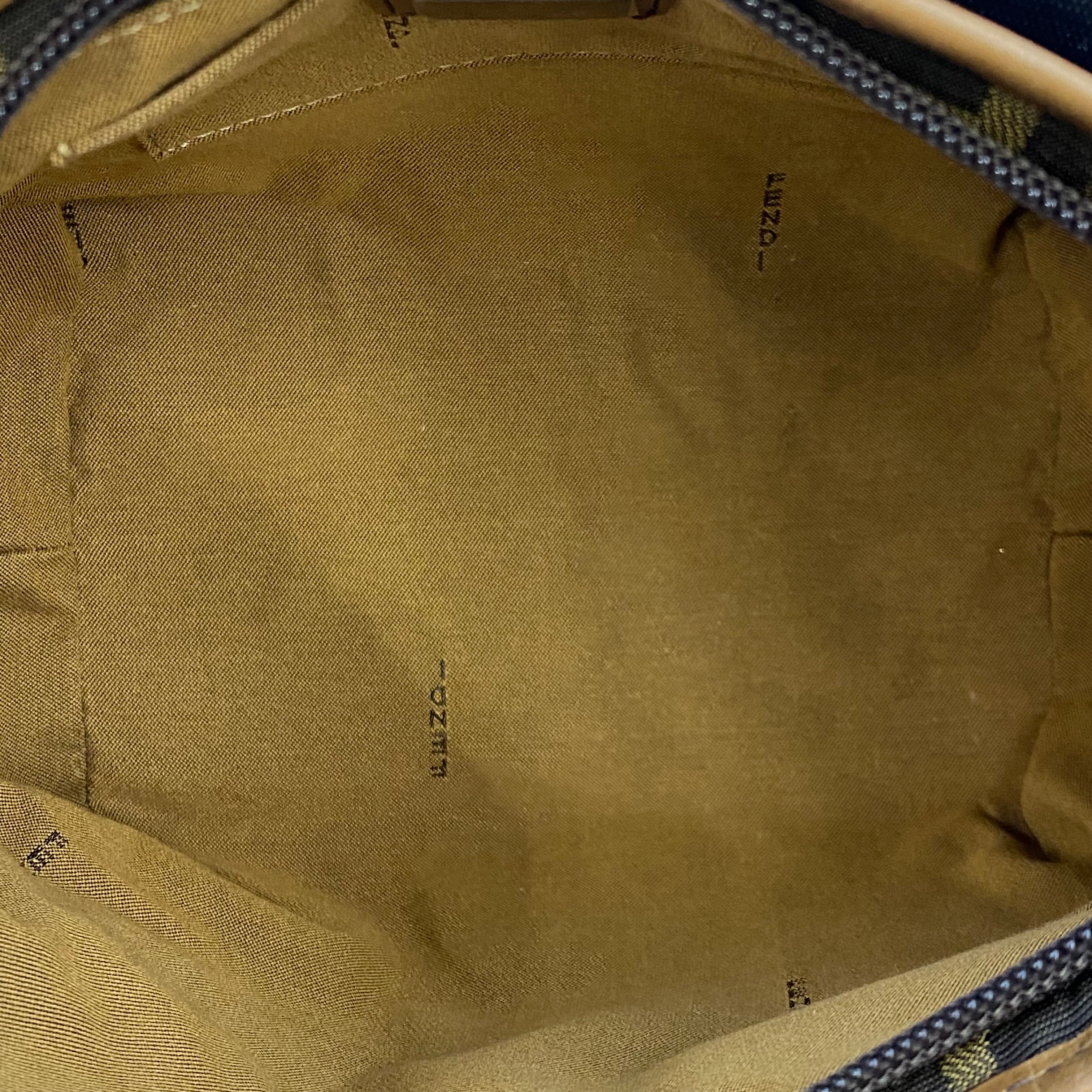 【送料無料】_FENDI _(フェンディ) _ズッカ柄 キャンバス _キー付き ハンドバッグ_中古品