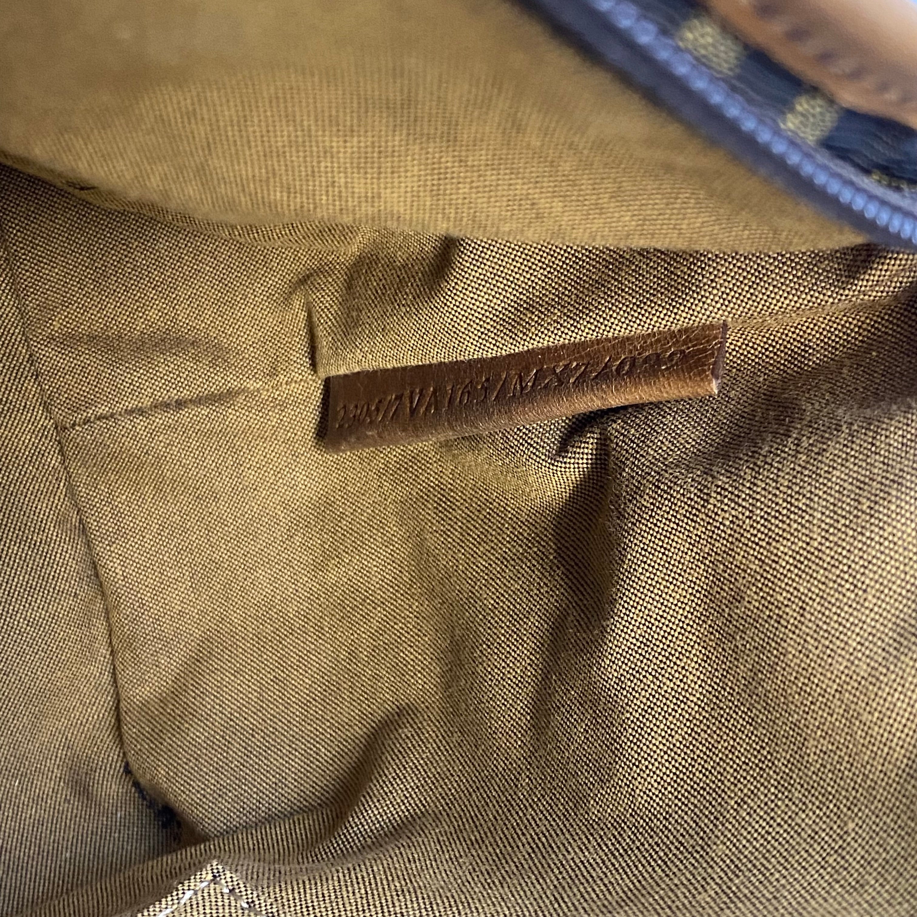 【送料無料】_FENDI _(フェンディ) _ズッカ柄 キャンバス _キー付き ハンドバッグ_中古品