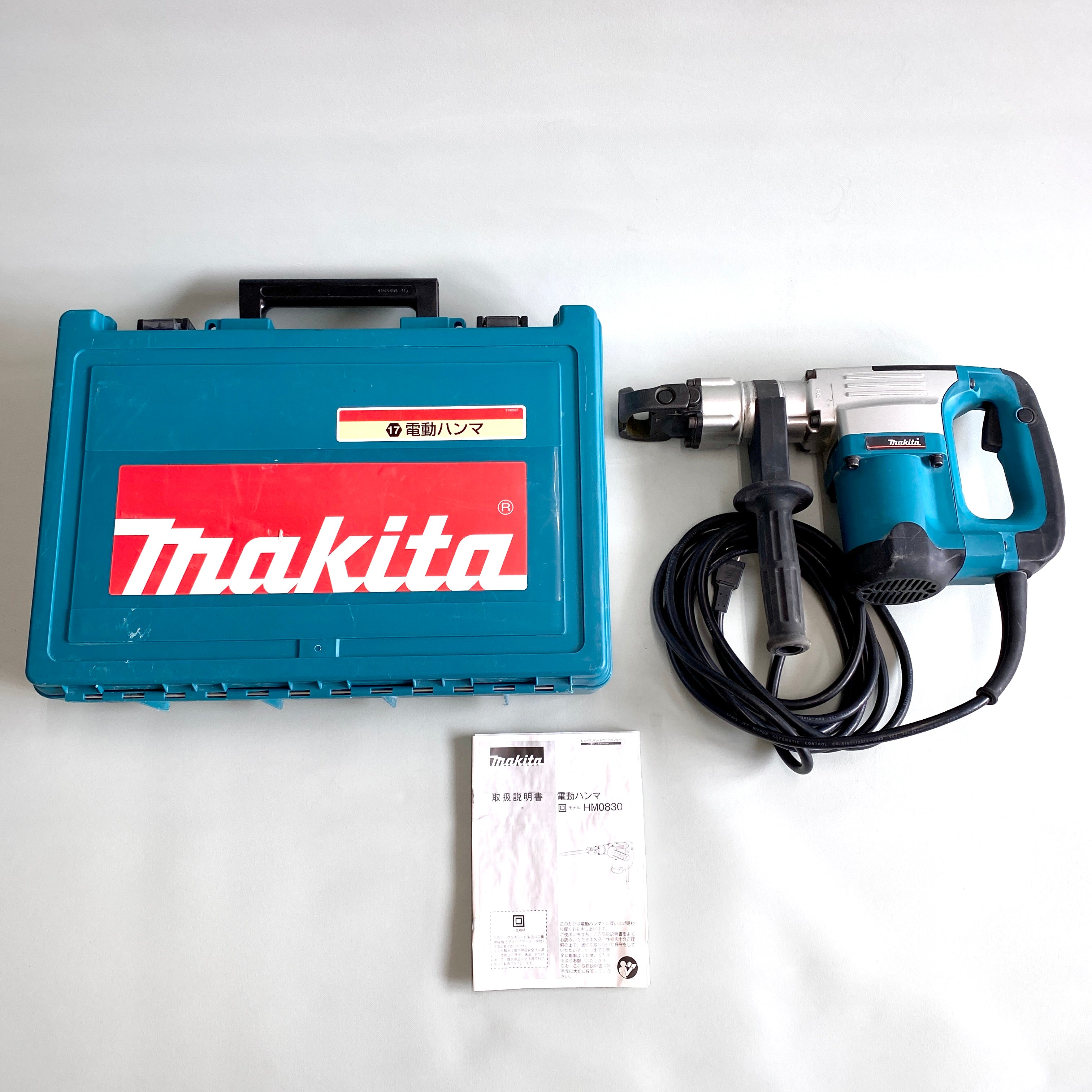 【送料無料】_makita_(マキタ)_電動ハンマ _HM0830ケース付き _中古品