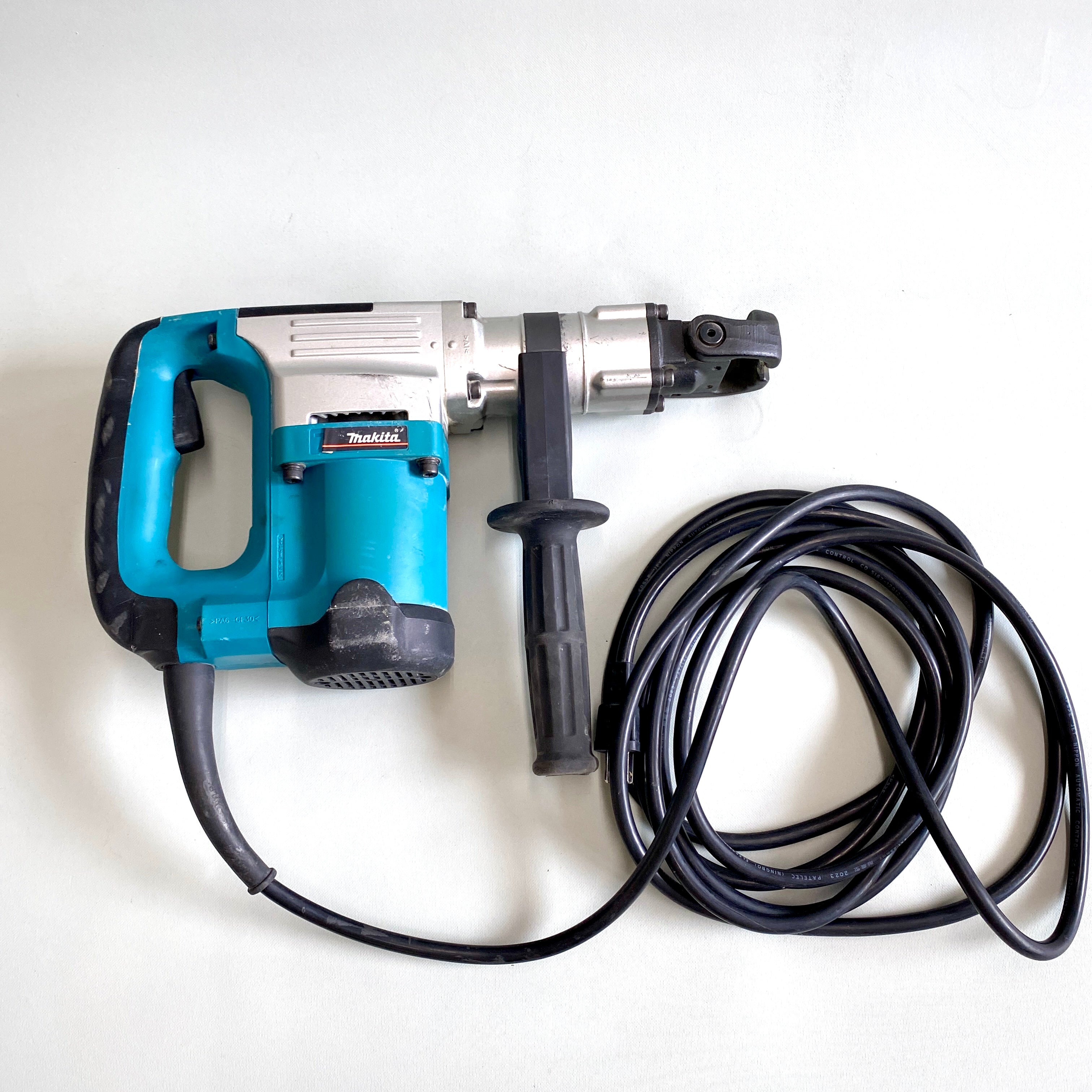 【送料無料】_makita_(マキタ)_電動ハンマ _HM0830ケース付き _中古品